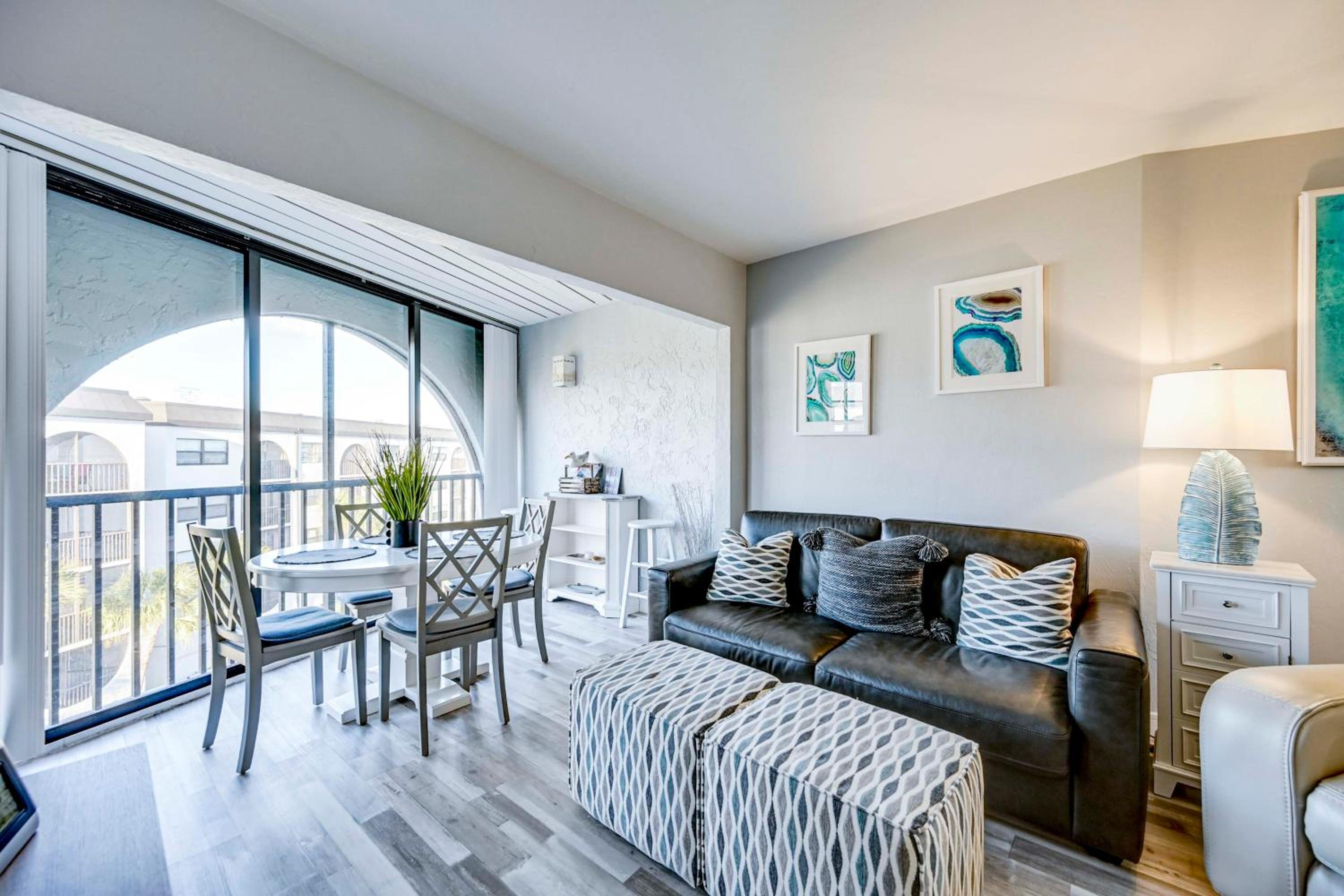 2 Mi to Beach! Unit with Pool Access on Marco Island