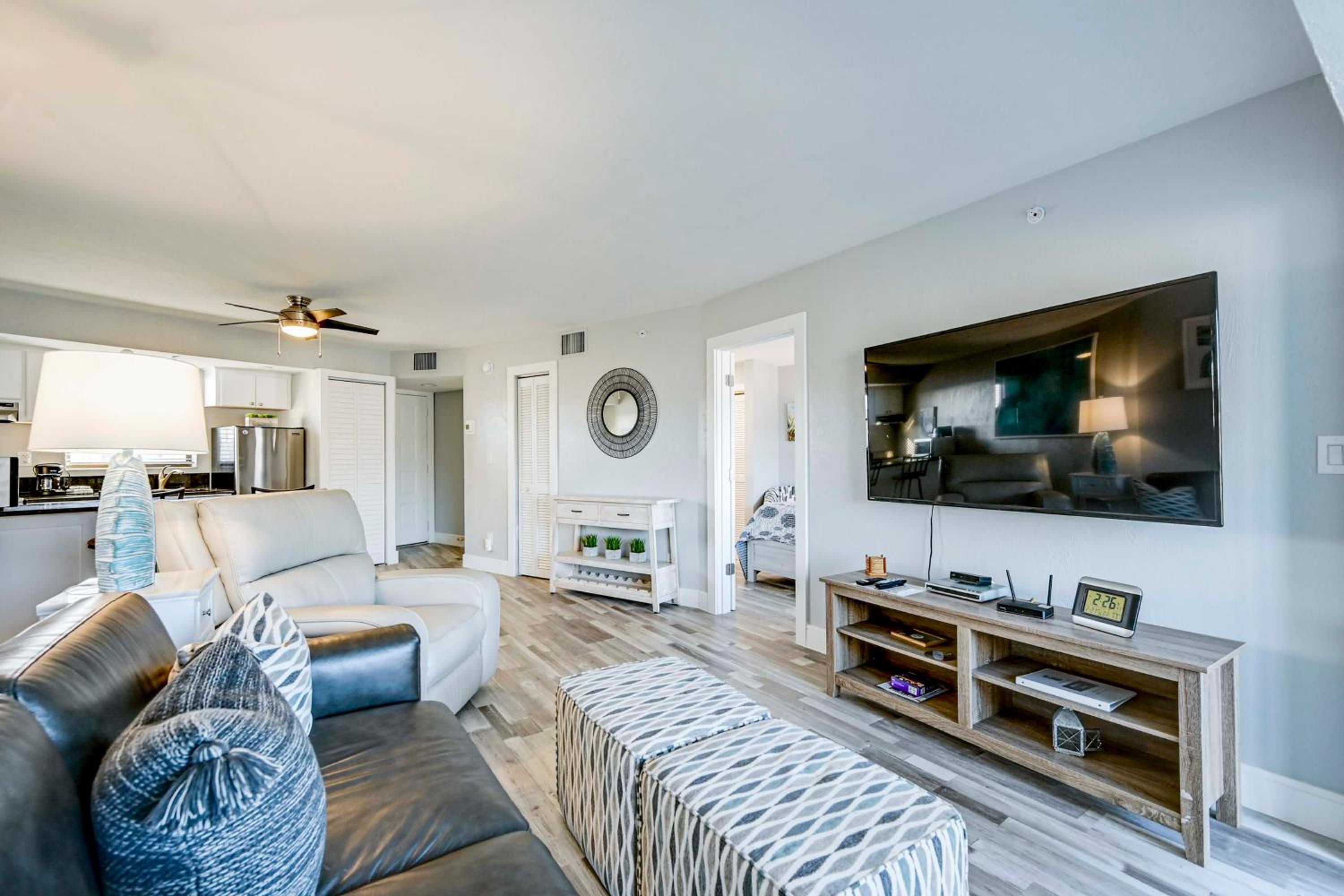 2 Mi to Beach! Unit with Pool Access on Marco Island