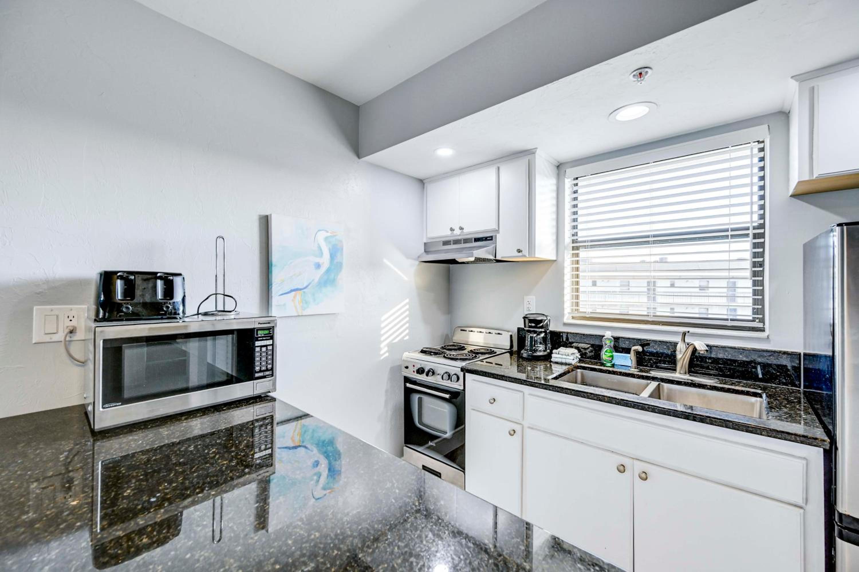 2 Mi to Beach! Unit with Pool Access on Marco Island