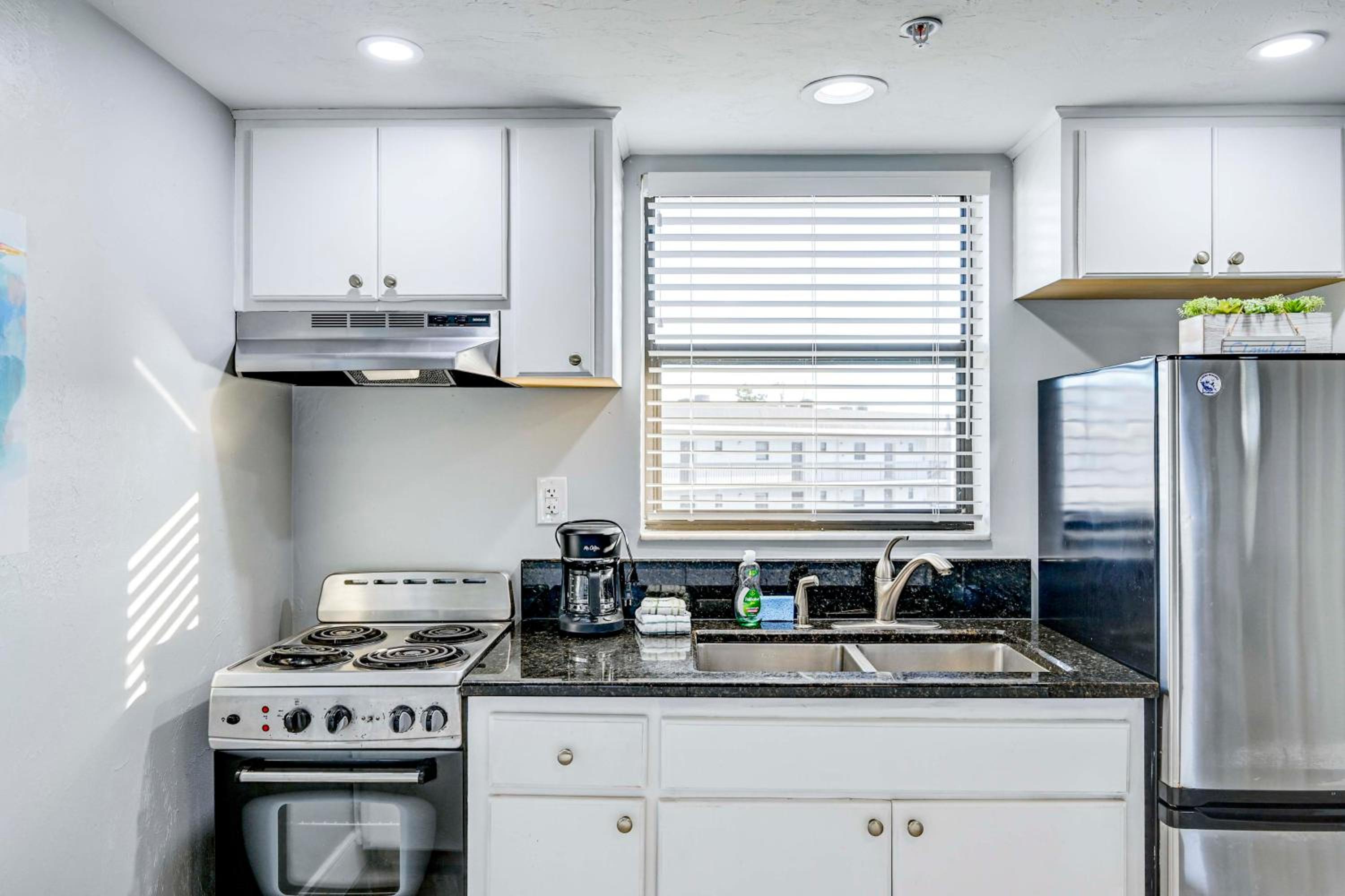 2 Mi to Beach! Unit with Pool Access on Marco Island