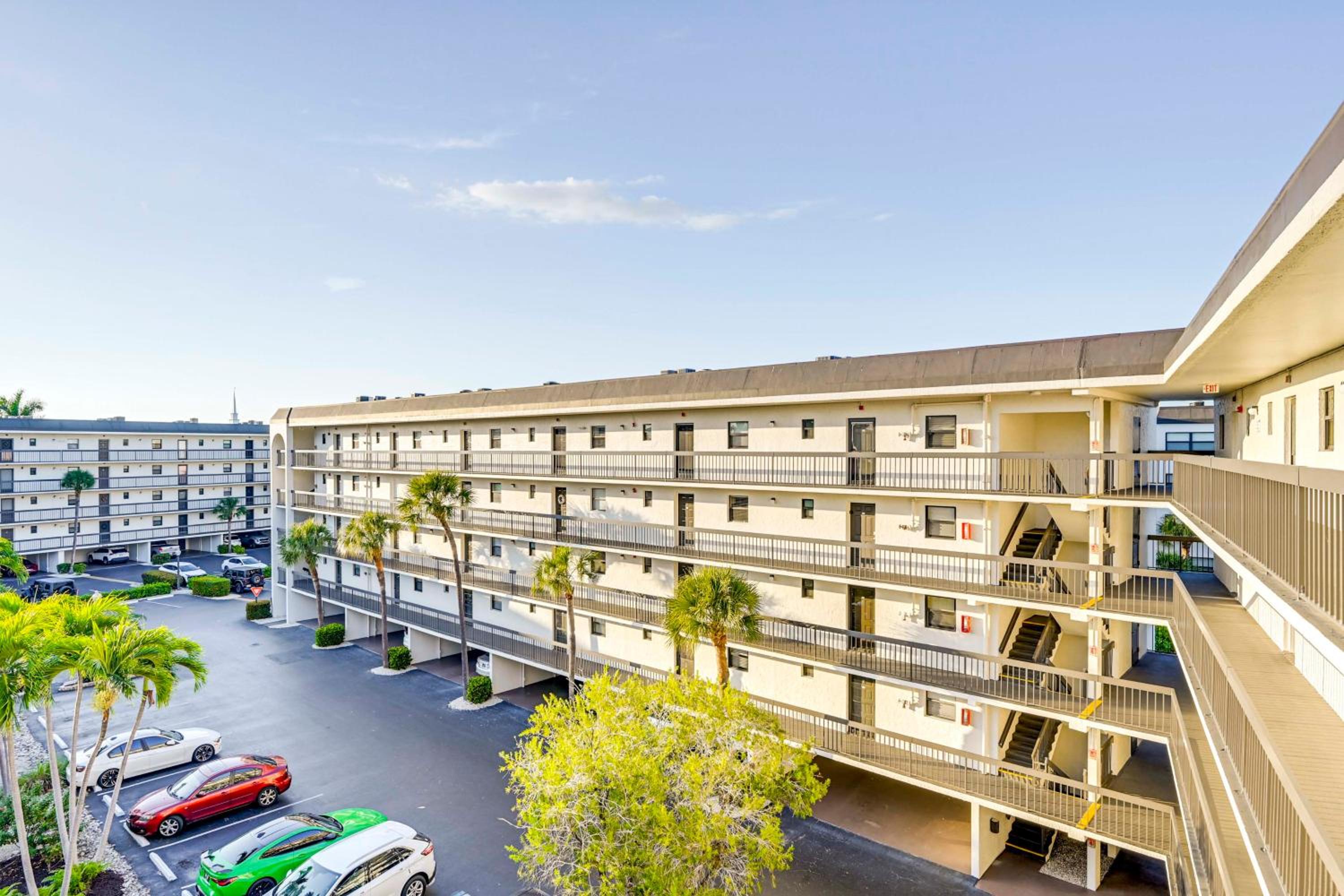 2 Mi to Beach! Unit with Pool Access on Marco Island