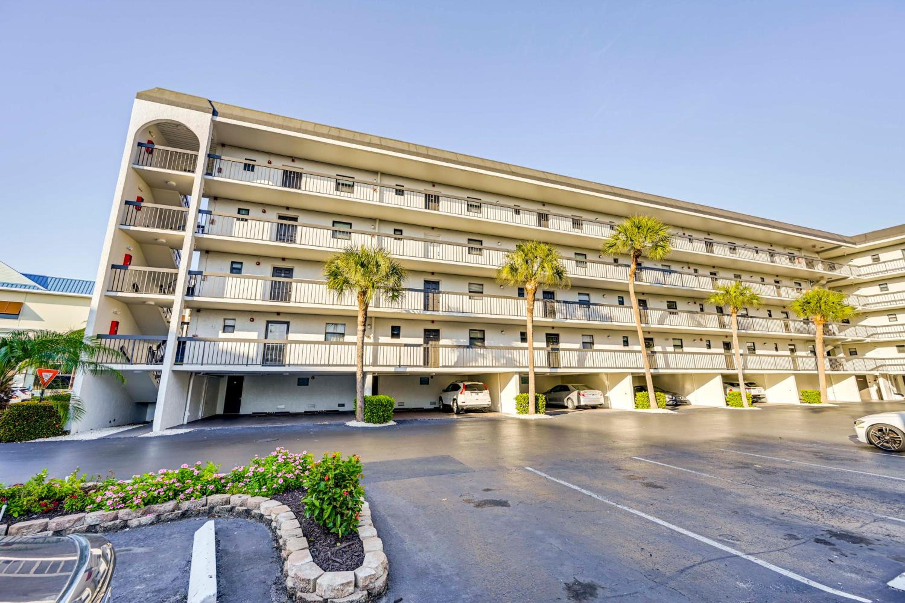 2 Mi to Beach! Unit with Pool Access on Marco Island