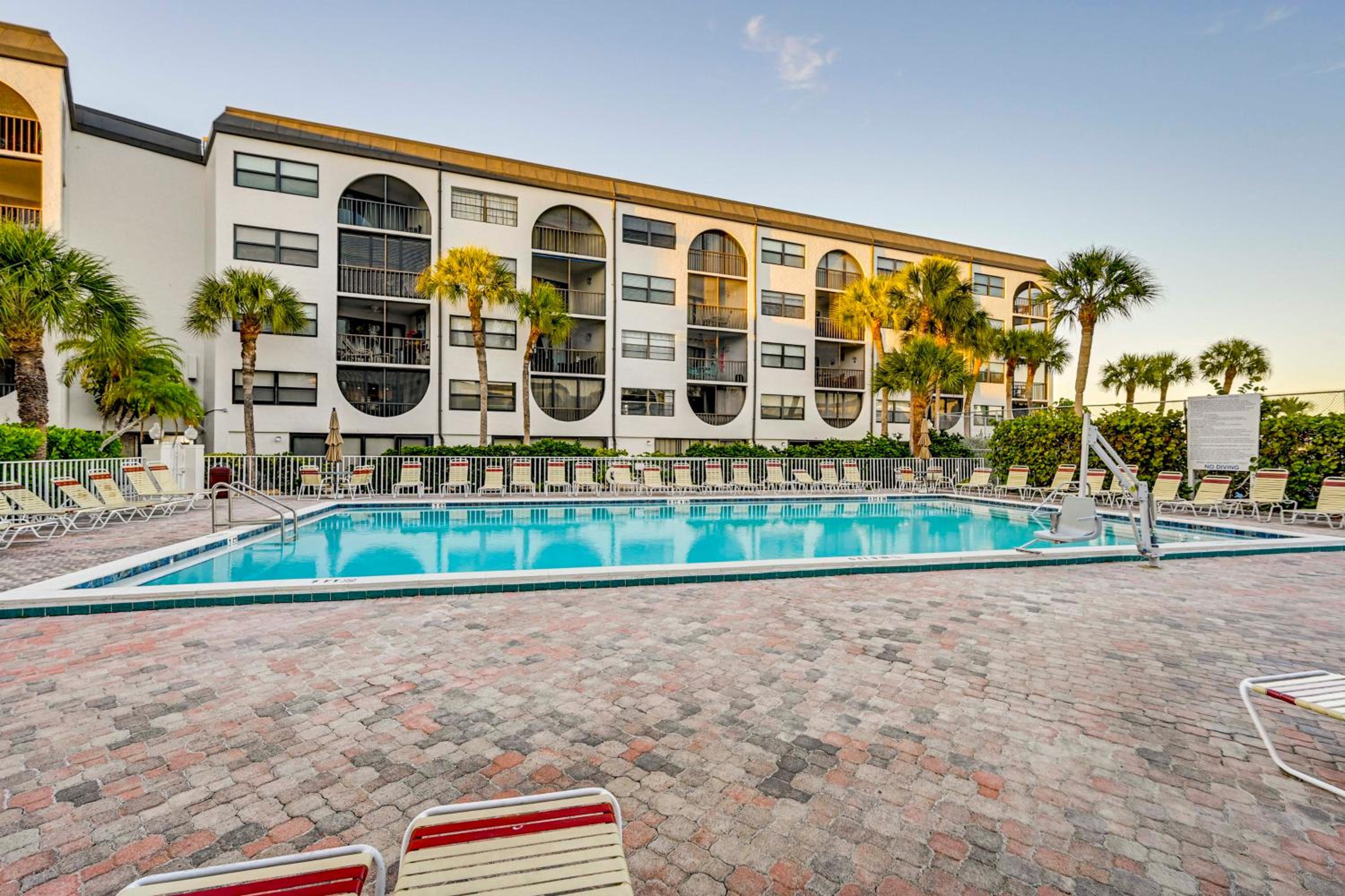 2 Mi to Beach! Unit with Pool Access on Marco Island