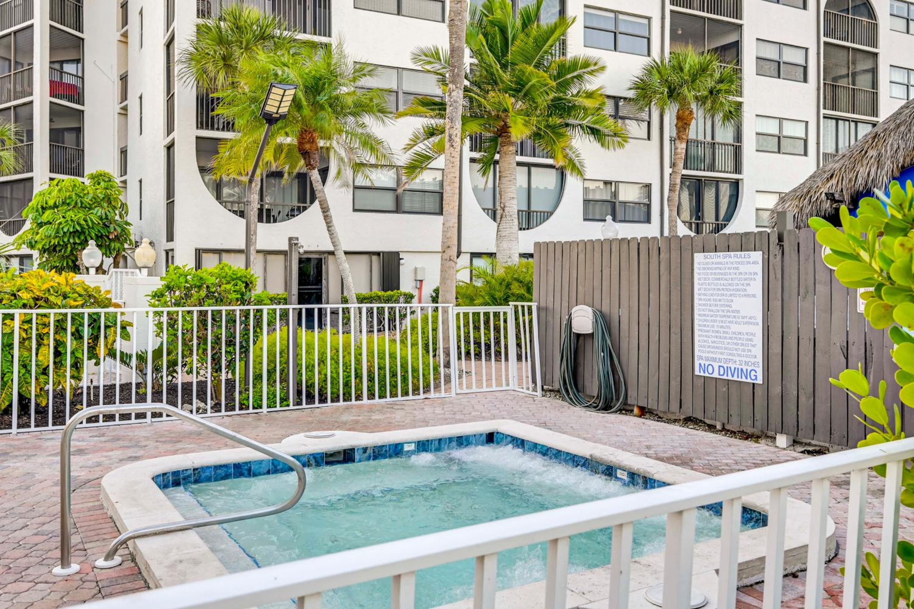 2 Mi to Beach! Unit with Pool Access on Marco Island