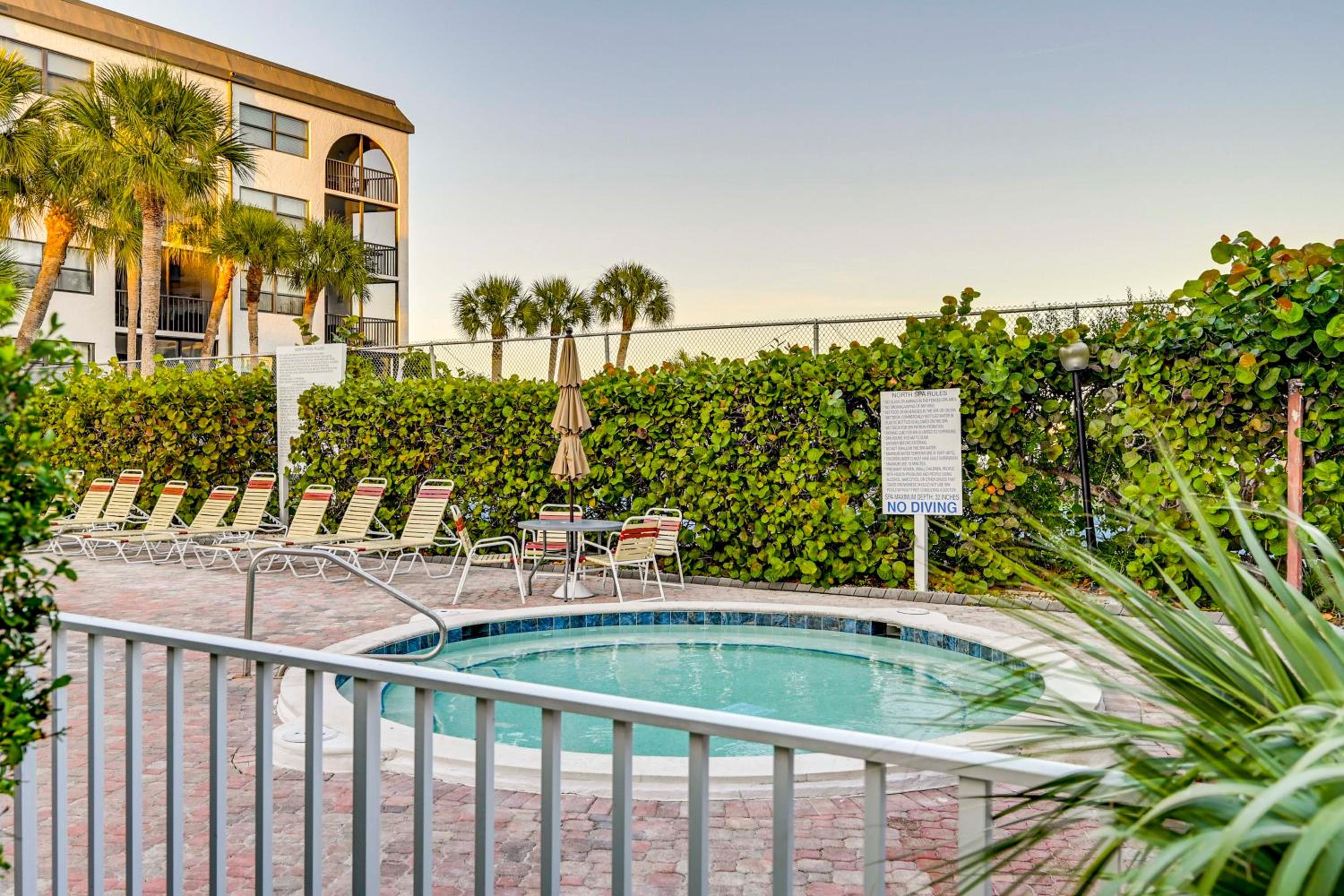 2 Mi to Beach! Unit with Pool Access on Marco Island