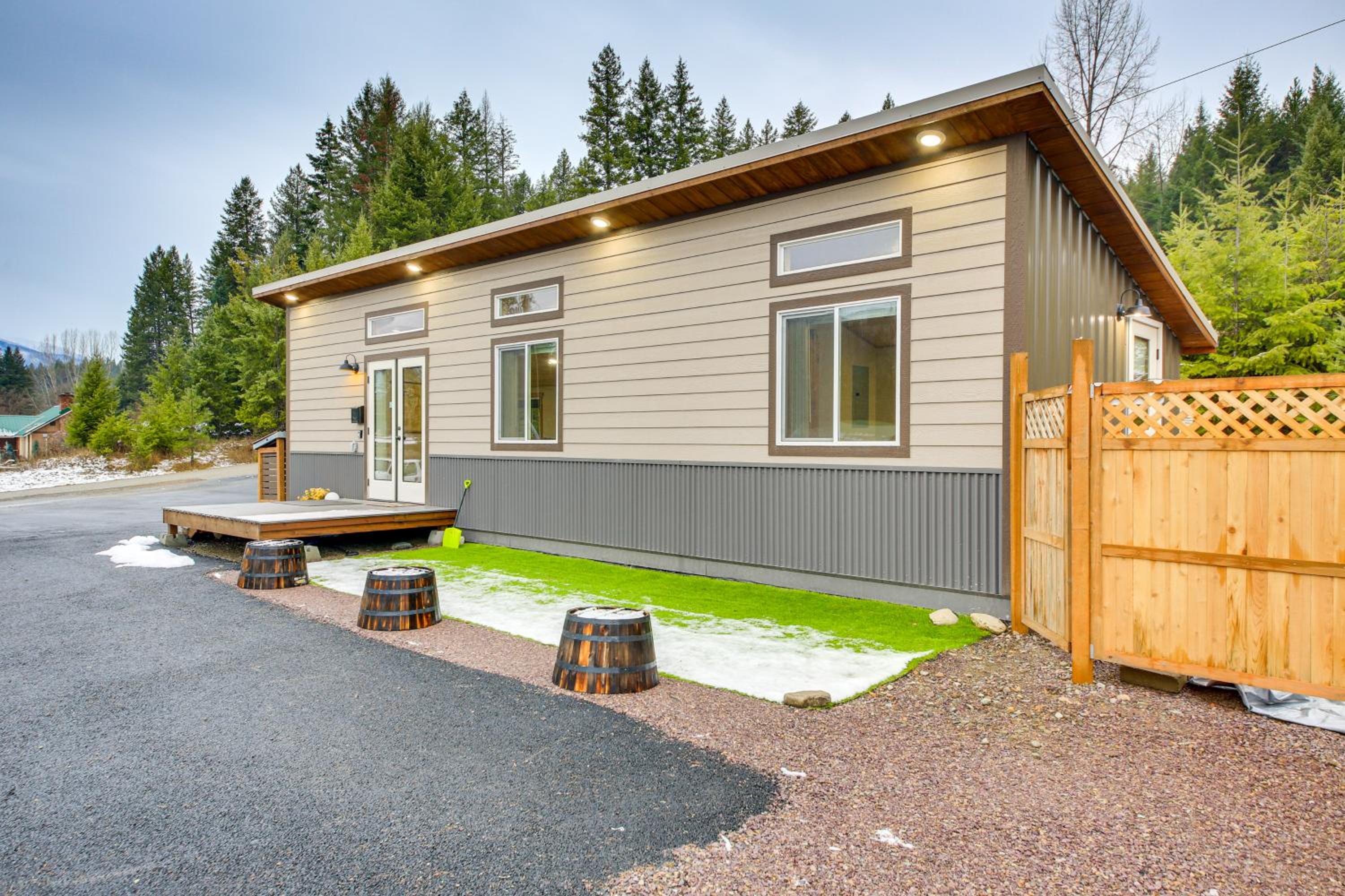 1 Mi to Waterfront Trails, Troy Home with Hot Tub!