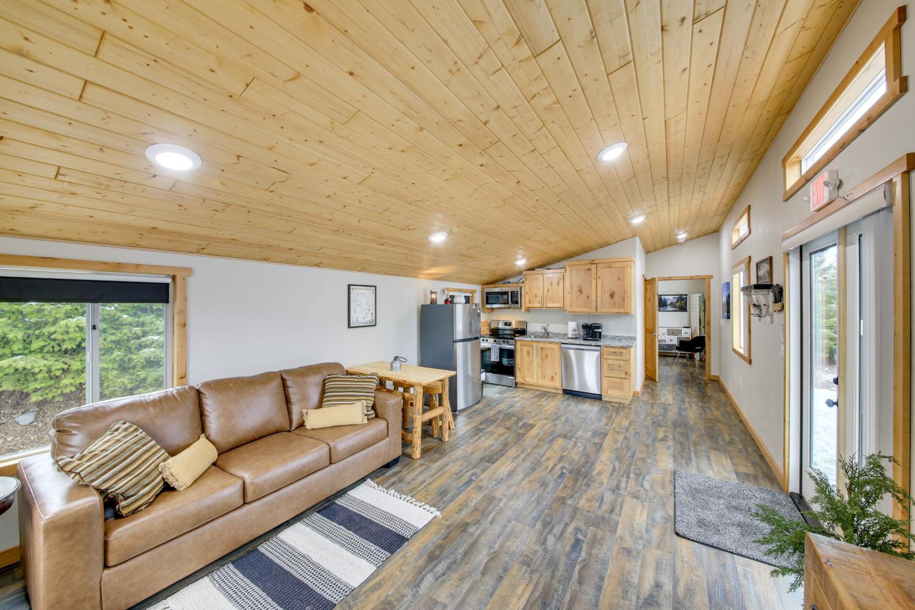 1 Mi to Waterfront Trails, Troy Home with Hot Tub!