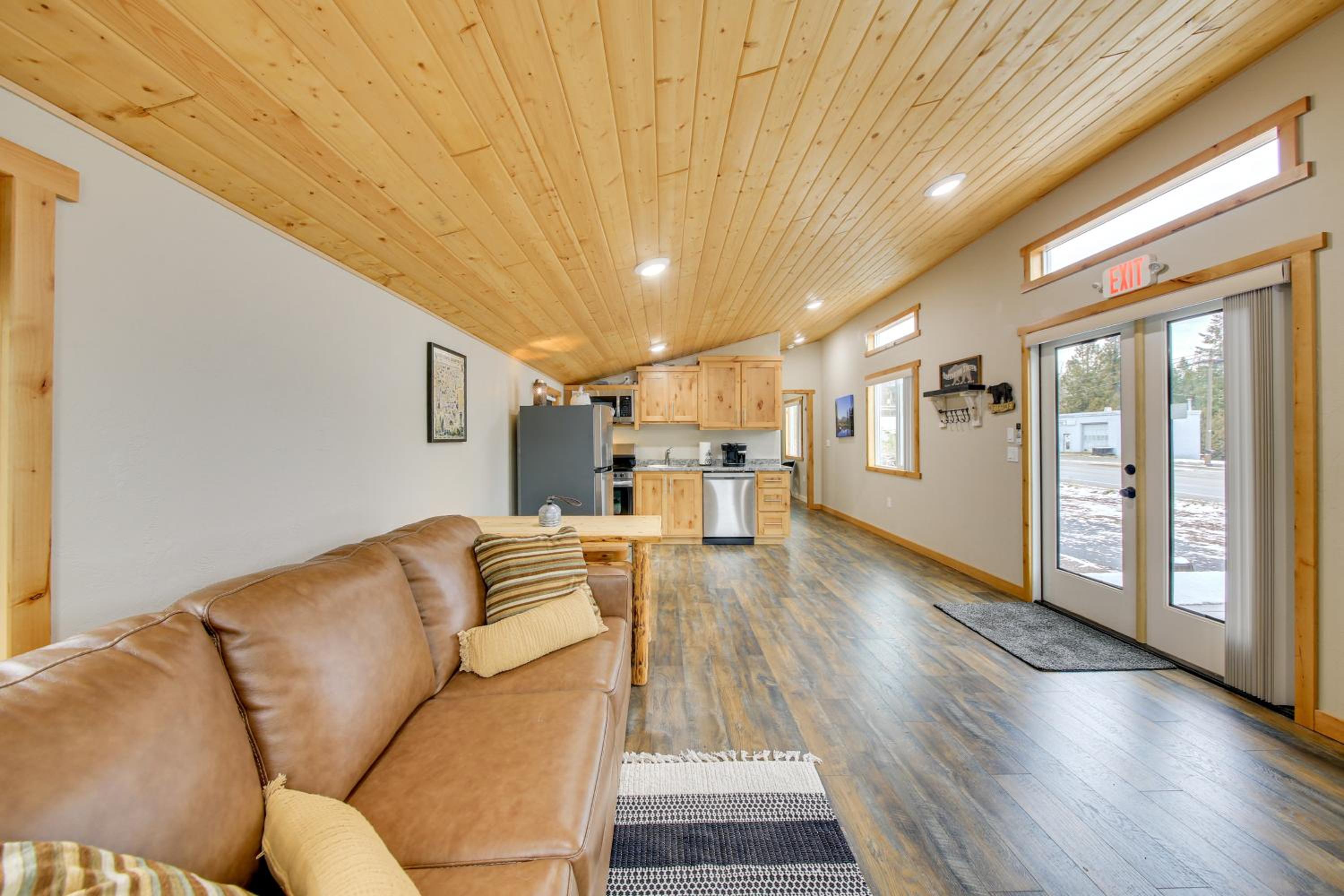 1 Mi to Waterfront Trails, Troy Home with Hot Tub!