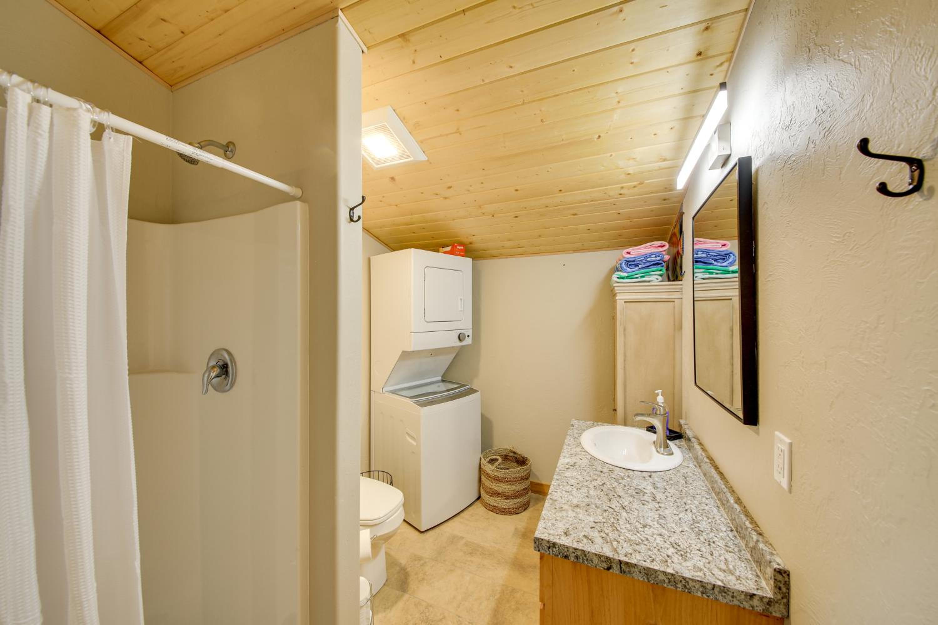 1 Mi to Waterfront Trails, Troy Home with Hot Tub!