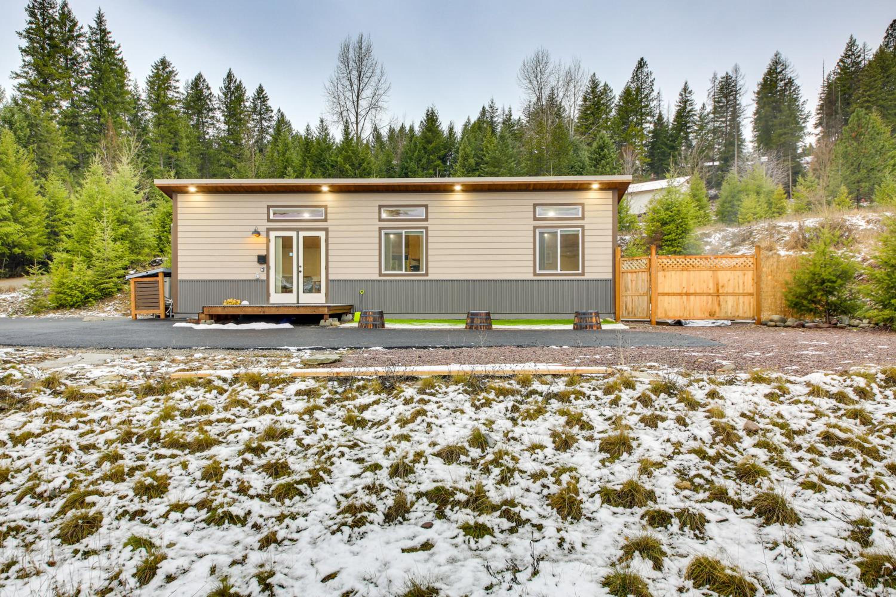 1 Mi to Waterfront Trails, Troy Home with Hot Tub!