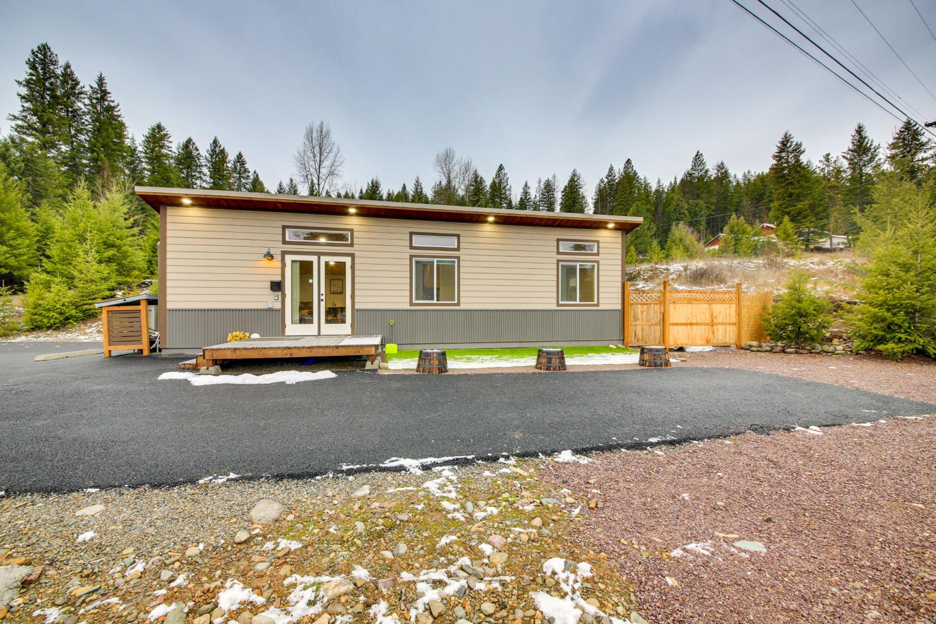 1 Mi to Waterfront Trails, Troy Home with Hot Tub!