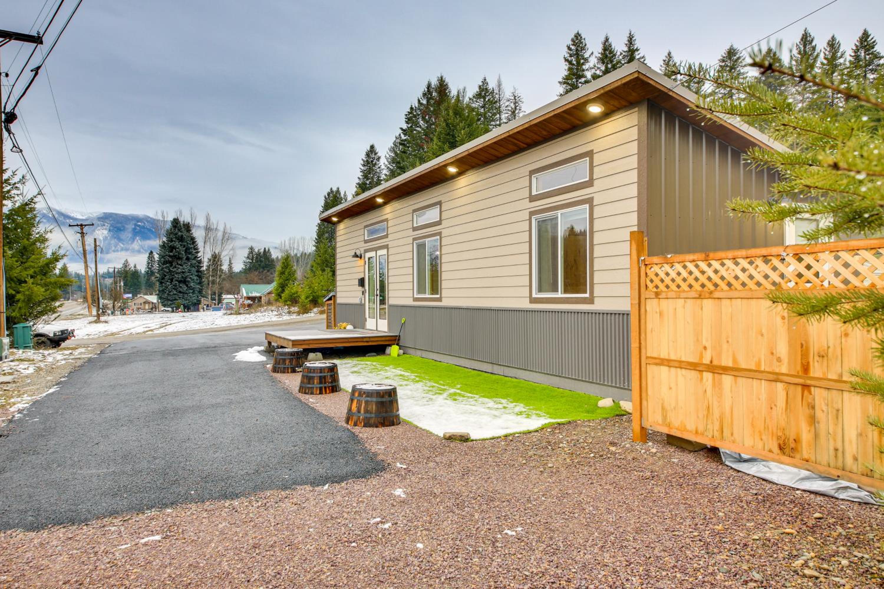 1 Mi to Waterfront Trails, Troy Home with Hot Tub!