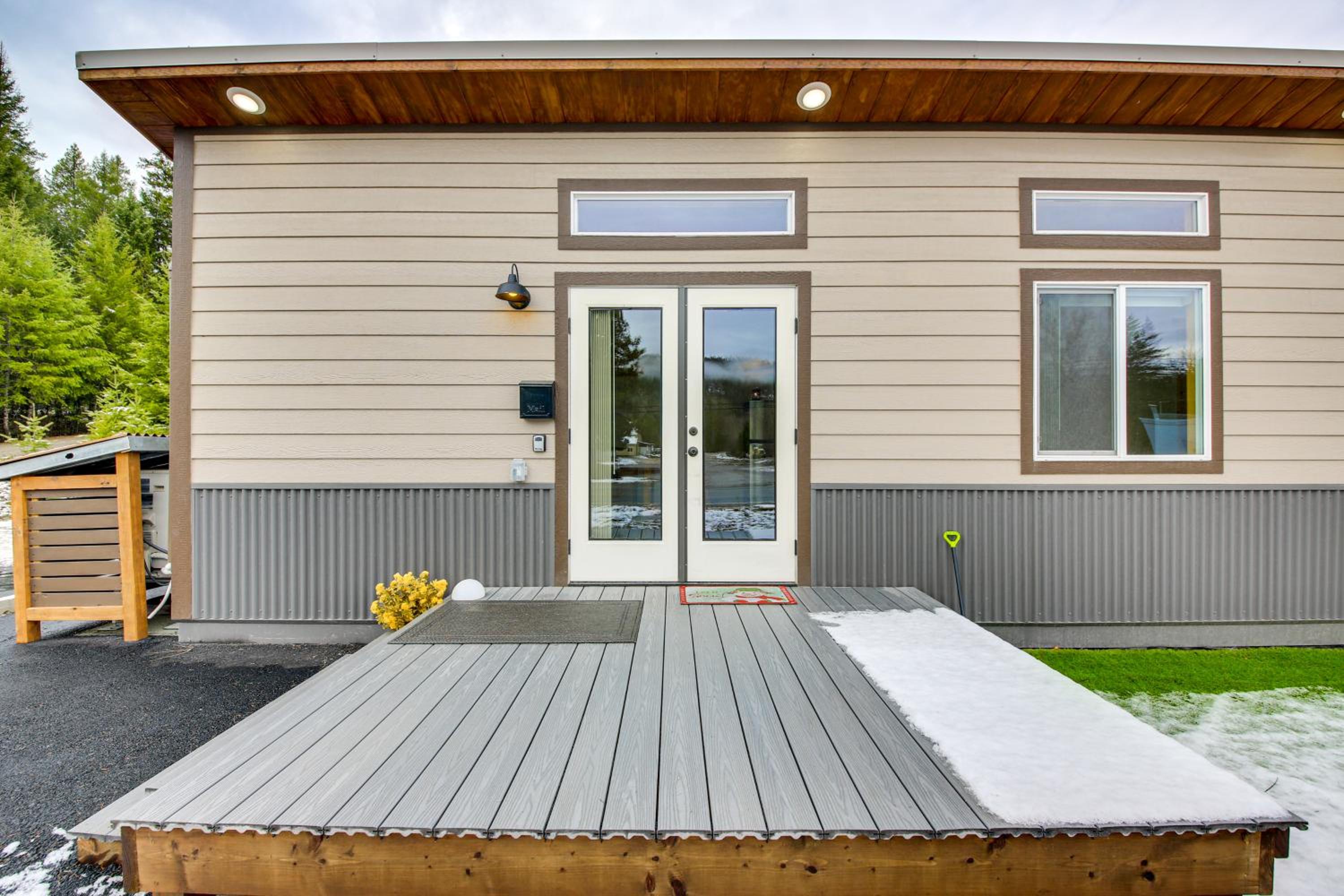 1 Mi to Waterfront Trails, Troy Home with Hot Tub!