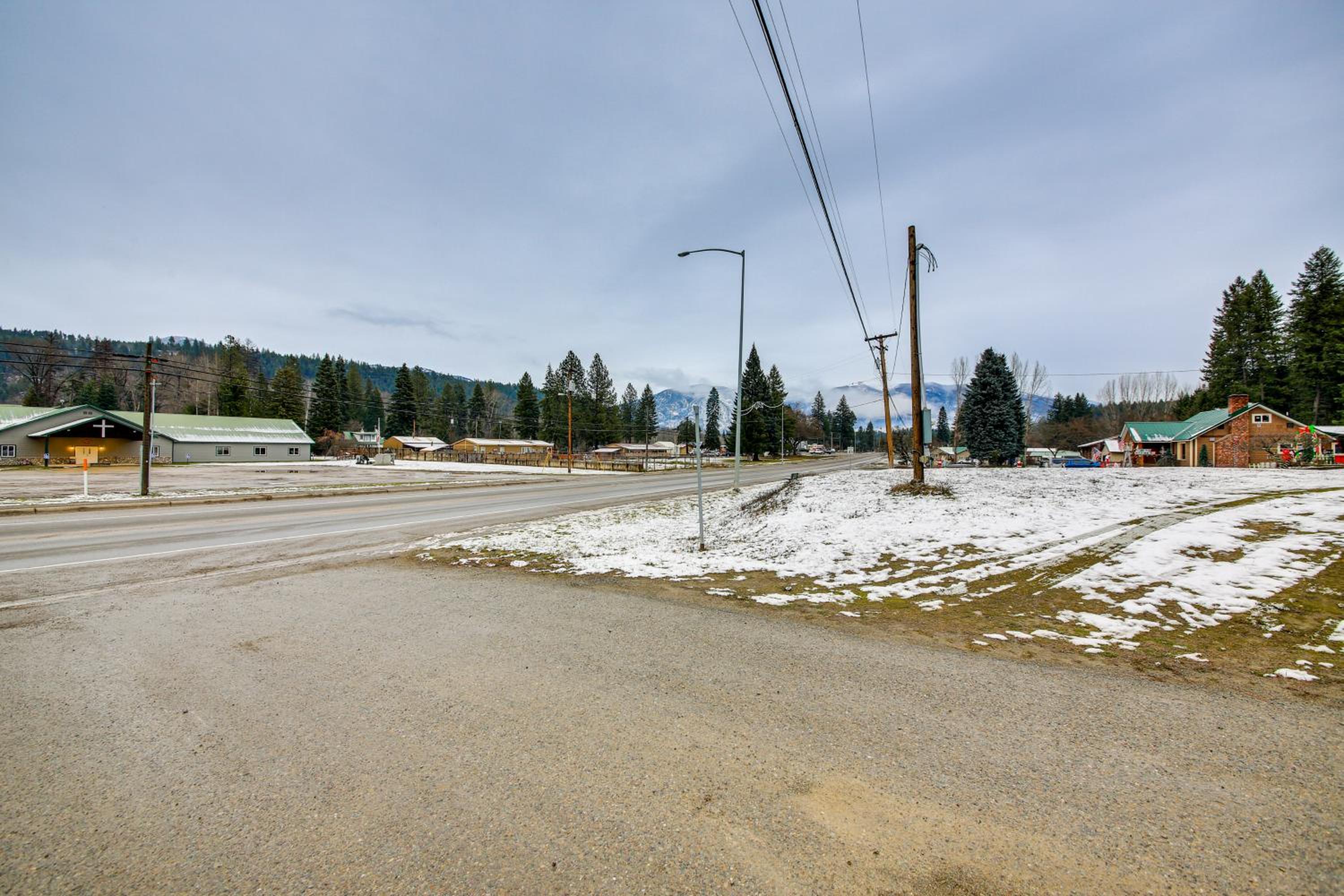 1 Mi to Waterfront Trails, Troy Home with Hot Tub!