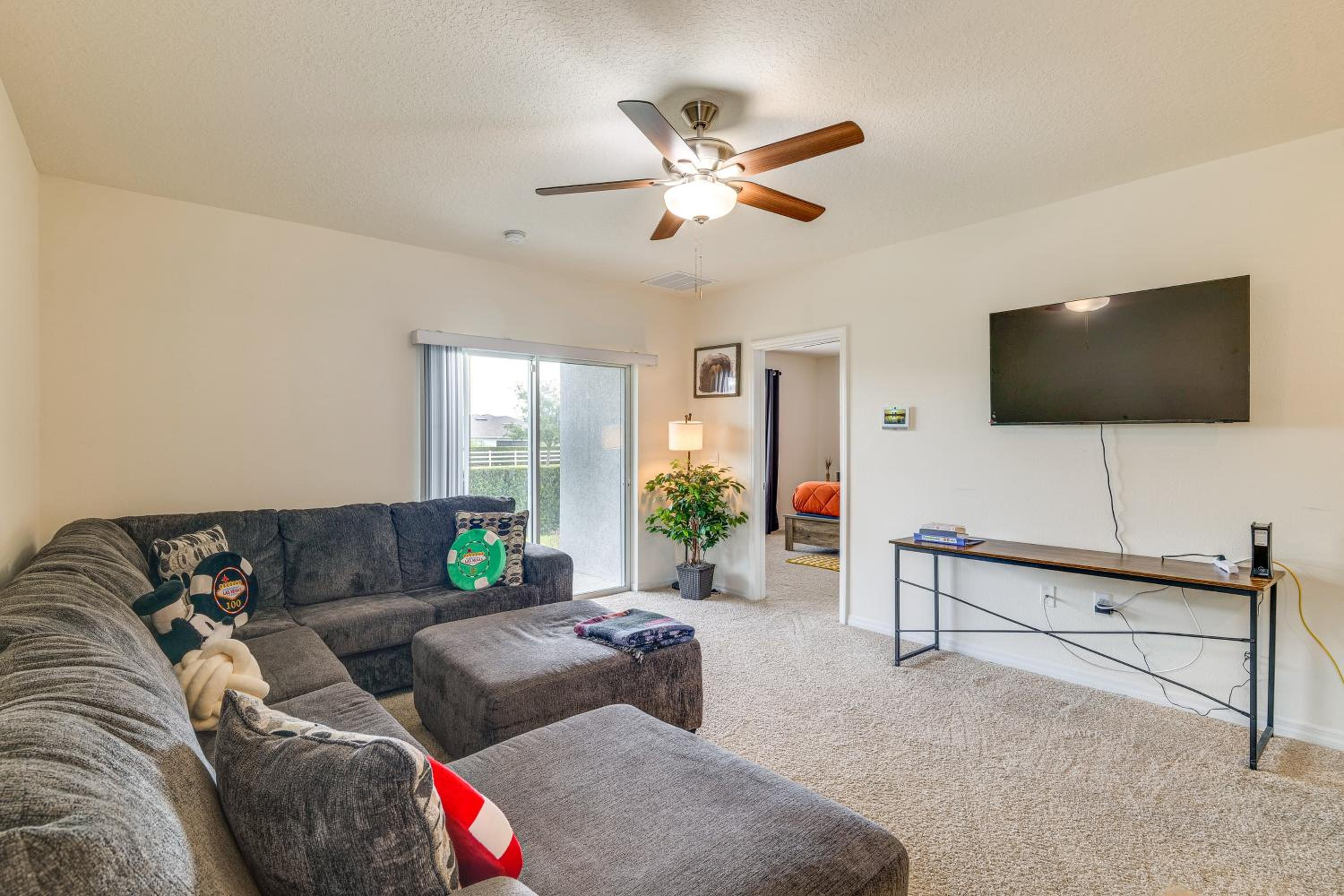 Orlando Theme Park Basecamp Family Home with Patio