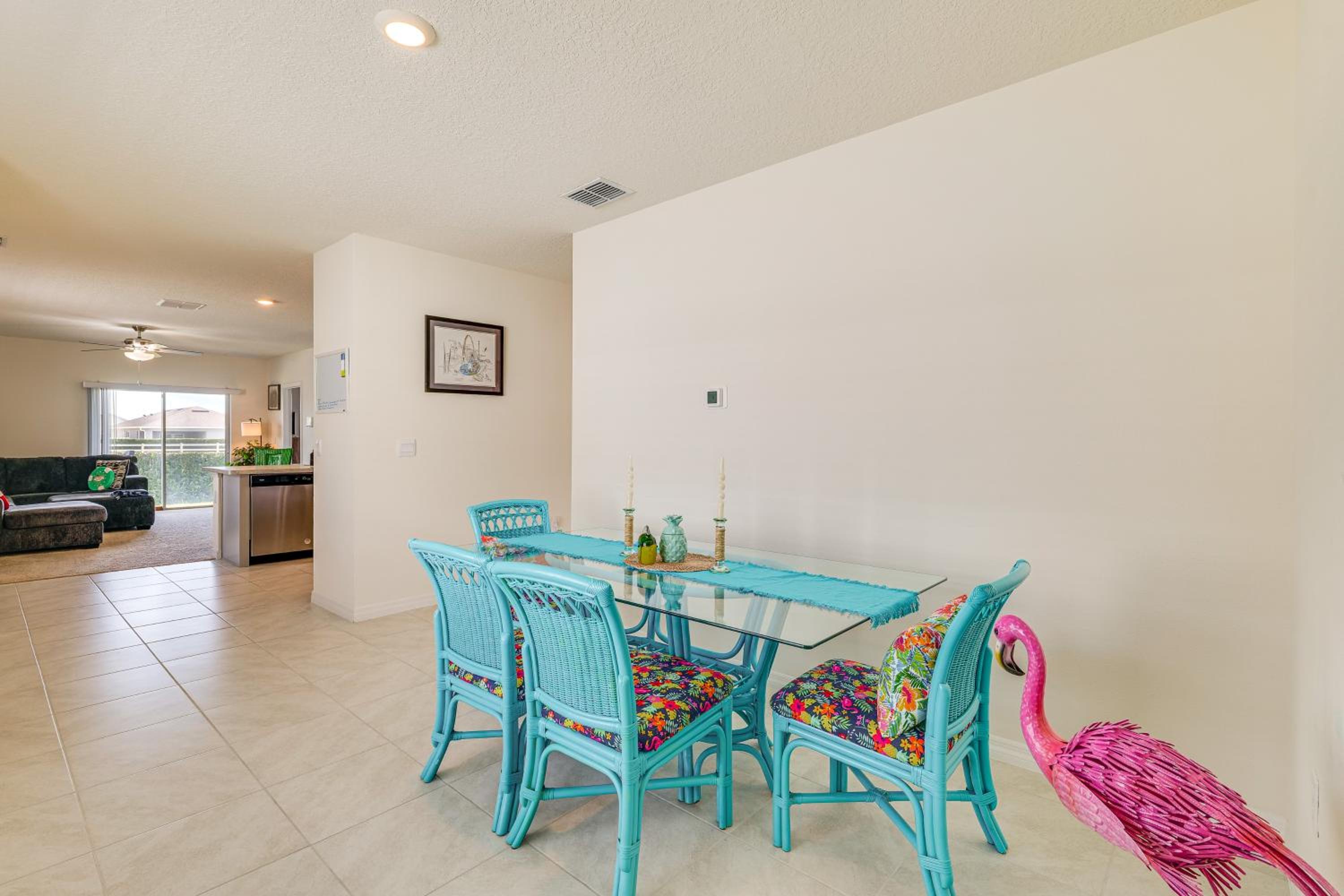 Orlando Theme Park Basecamp Family Home with Patio