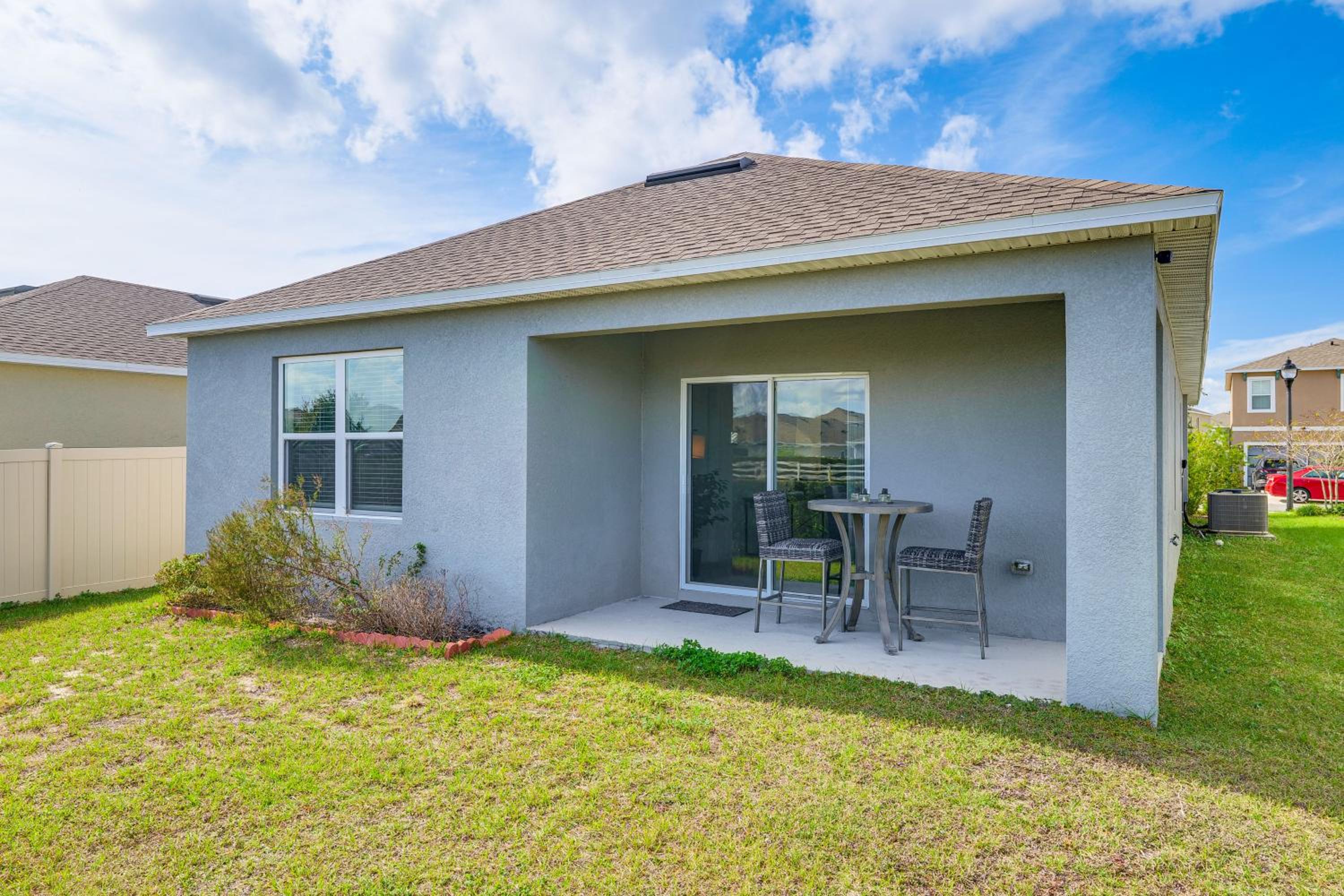 Orlando Theme Park Basecamp Family Home with Patio