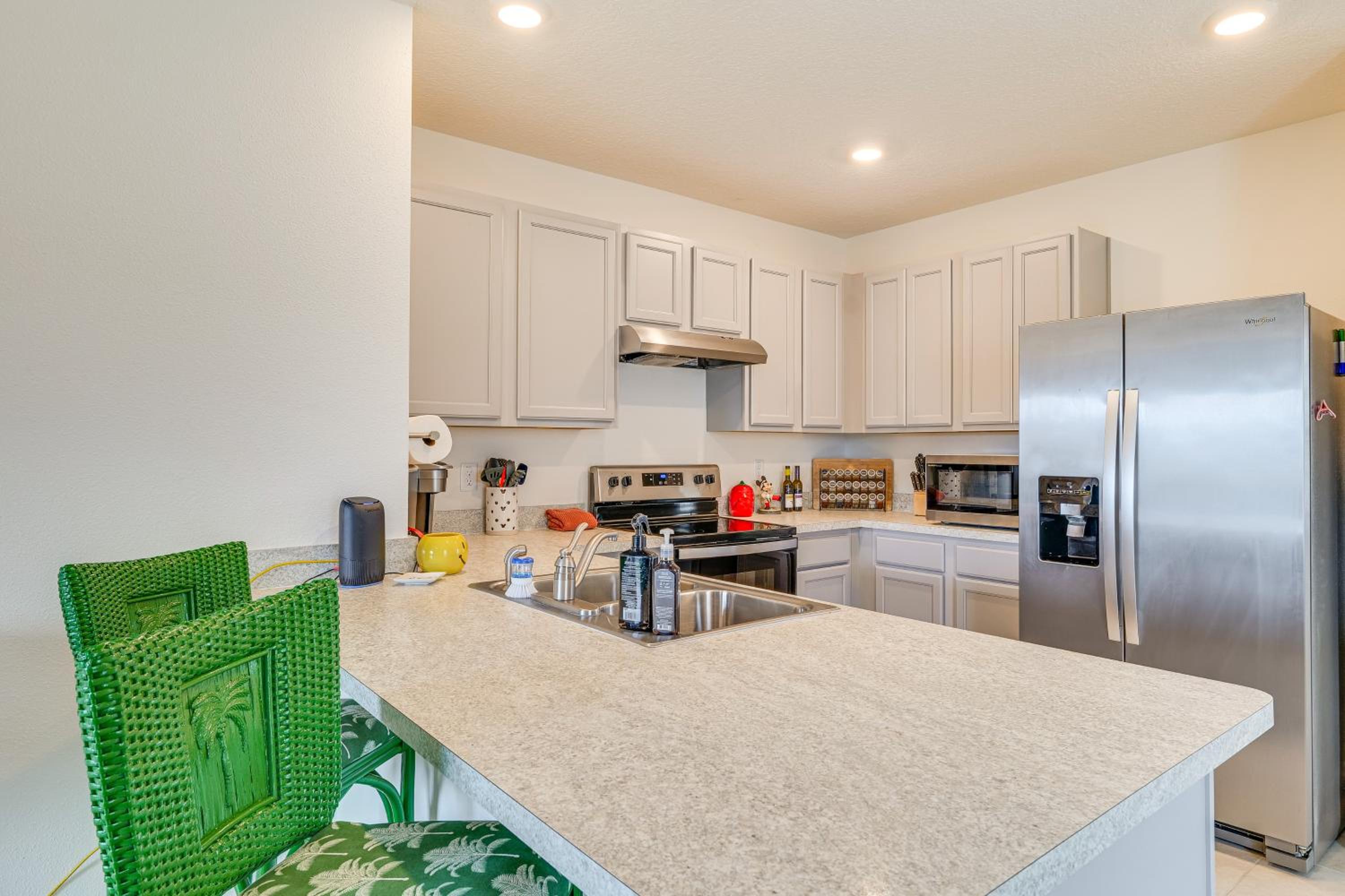 Orlando Theme Park Basecamp Family Home with Patio