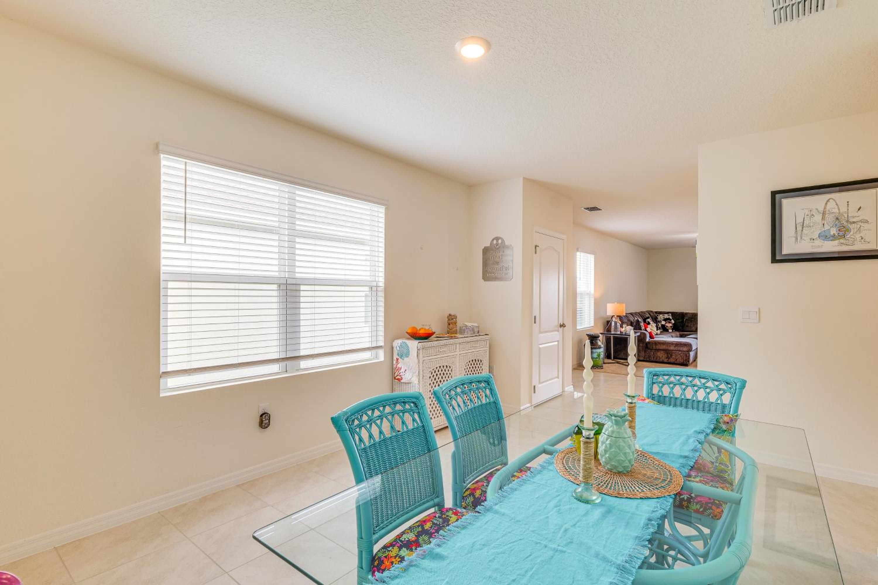 Orlando Theme Park Basecamp Family Home with Patio