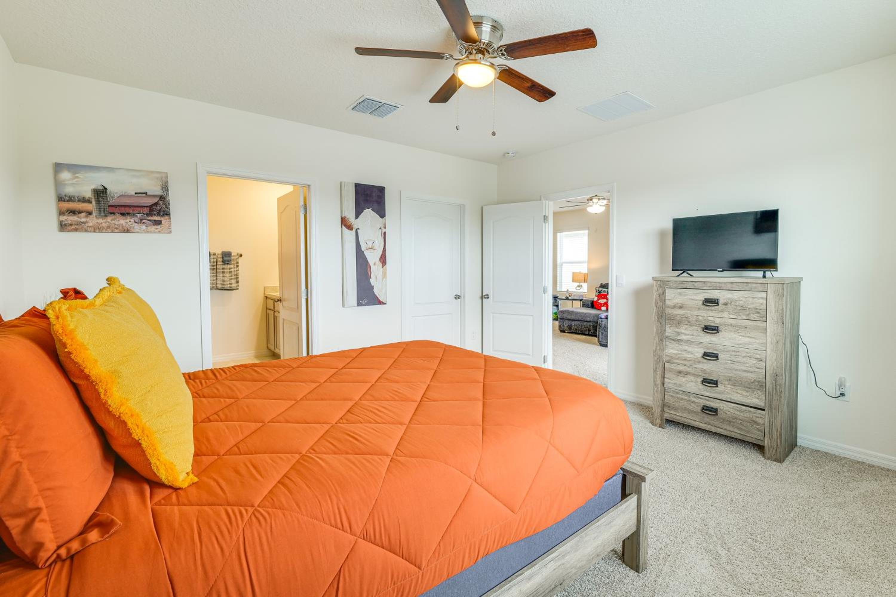 Orlando Theme Park Basecamp Family Home with Patio