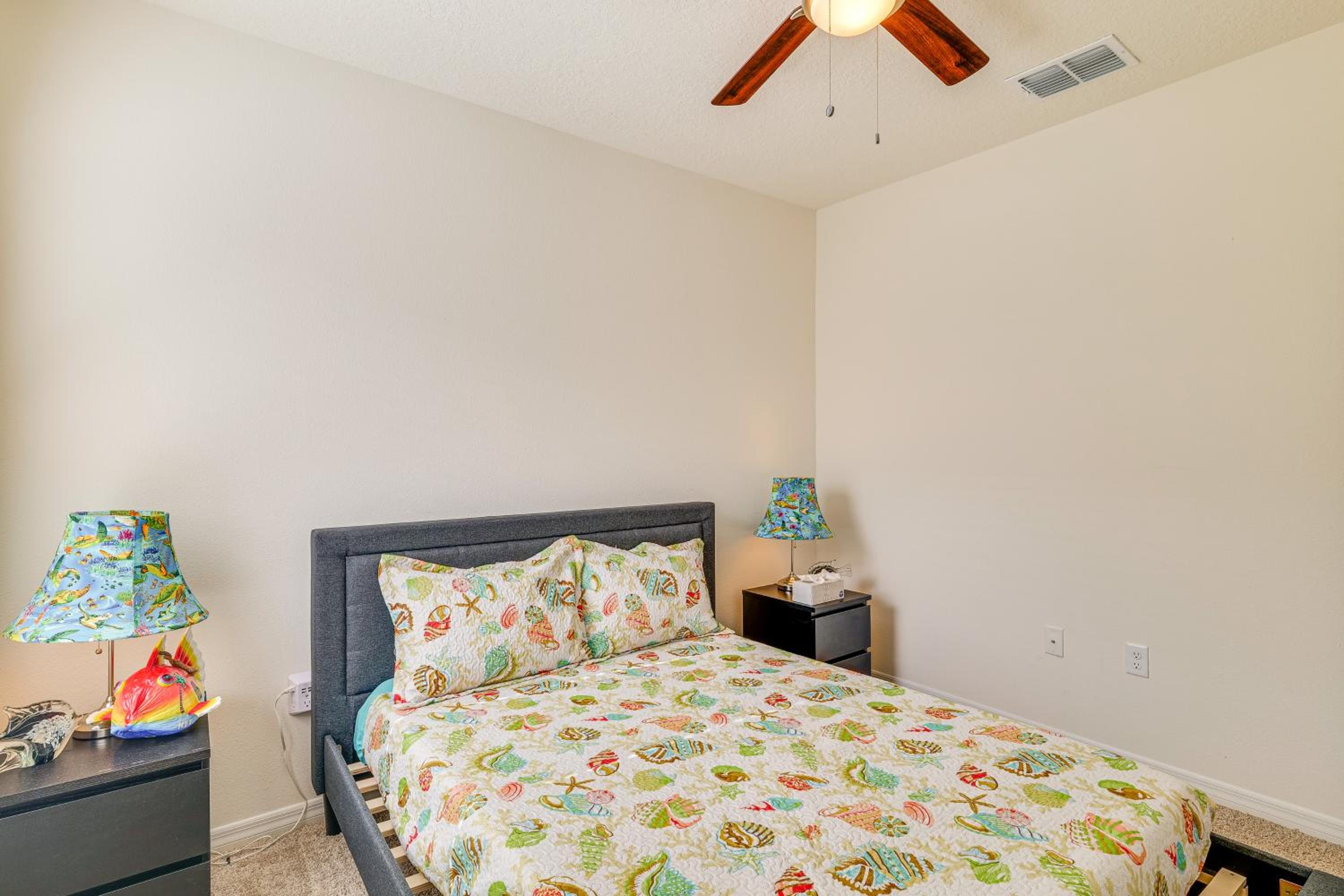 Orlando Theme Park Basecamp Family Home with Patio