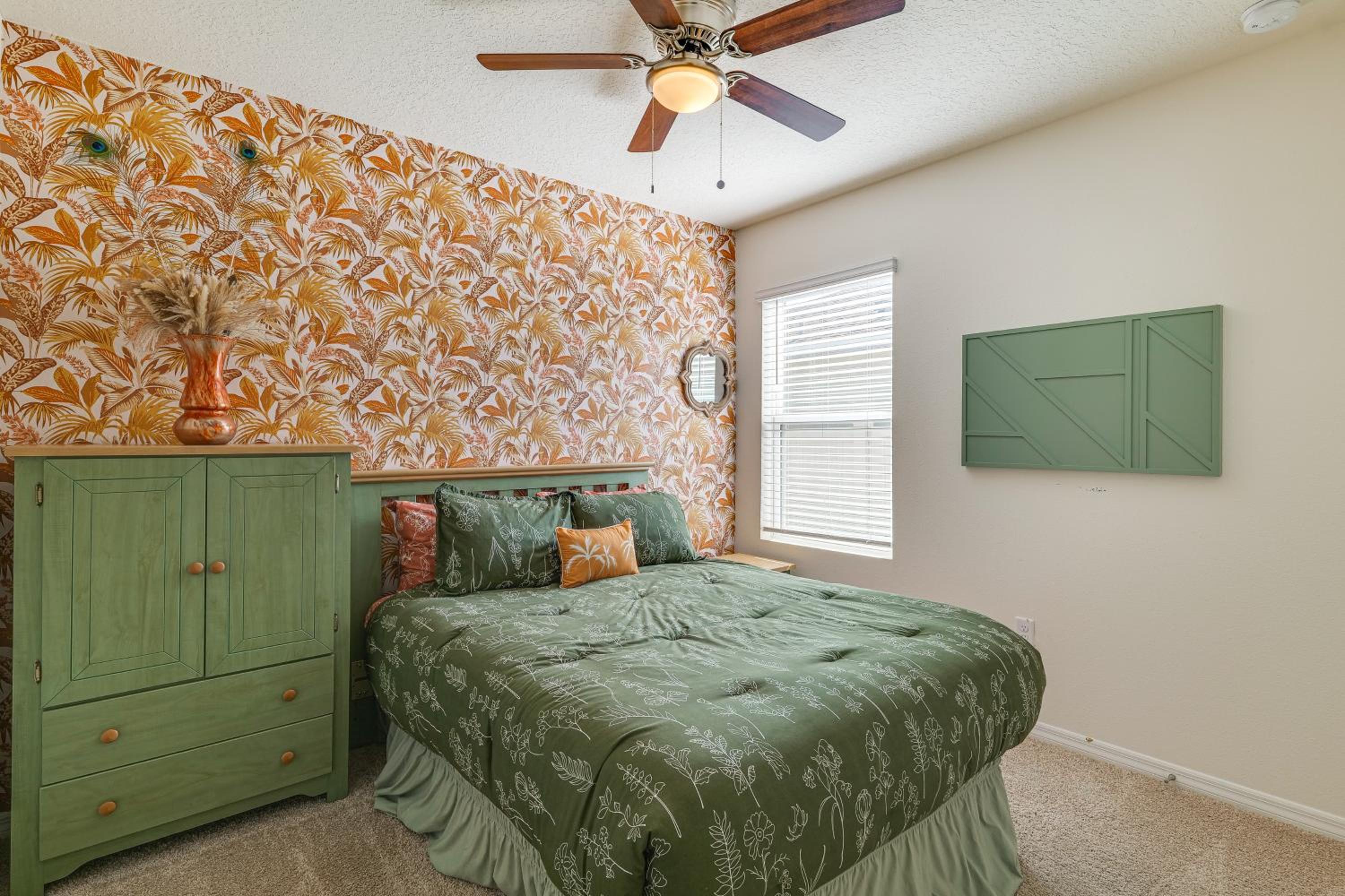 Orlando Theme Park Basecamp Family Home with Patio