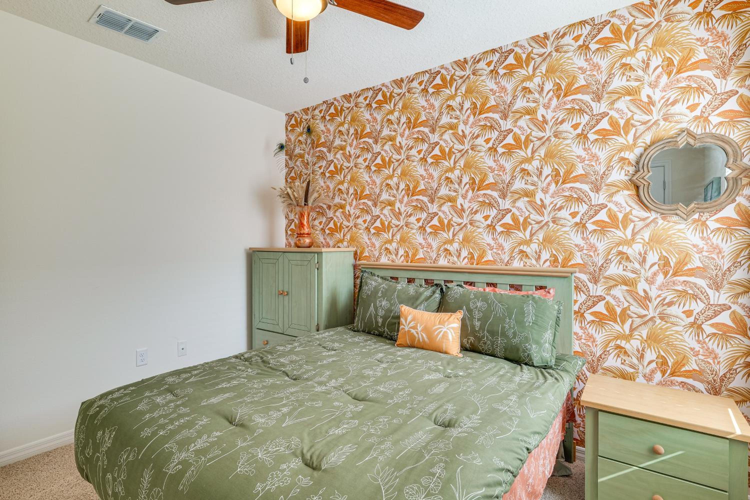 Orlando Theme Park Basecamp Family Home with Patio