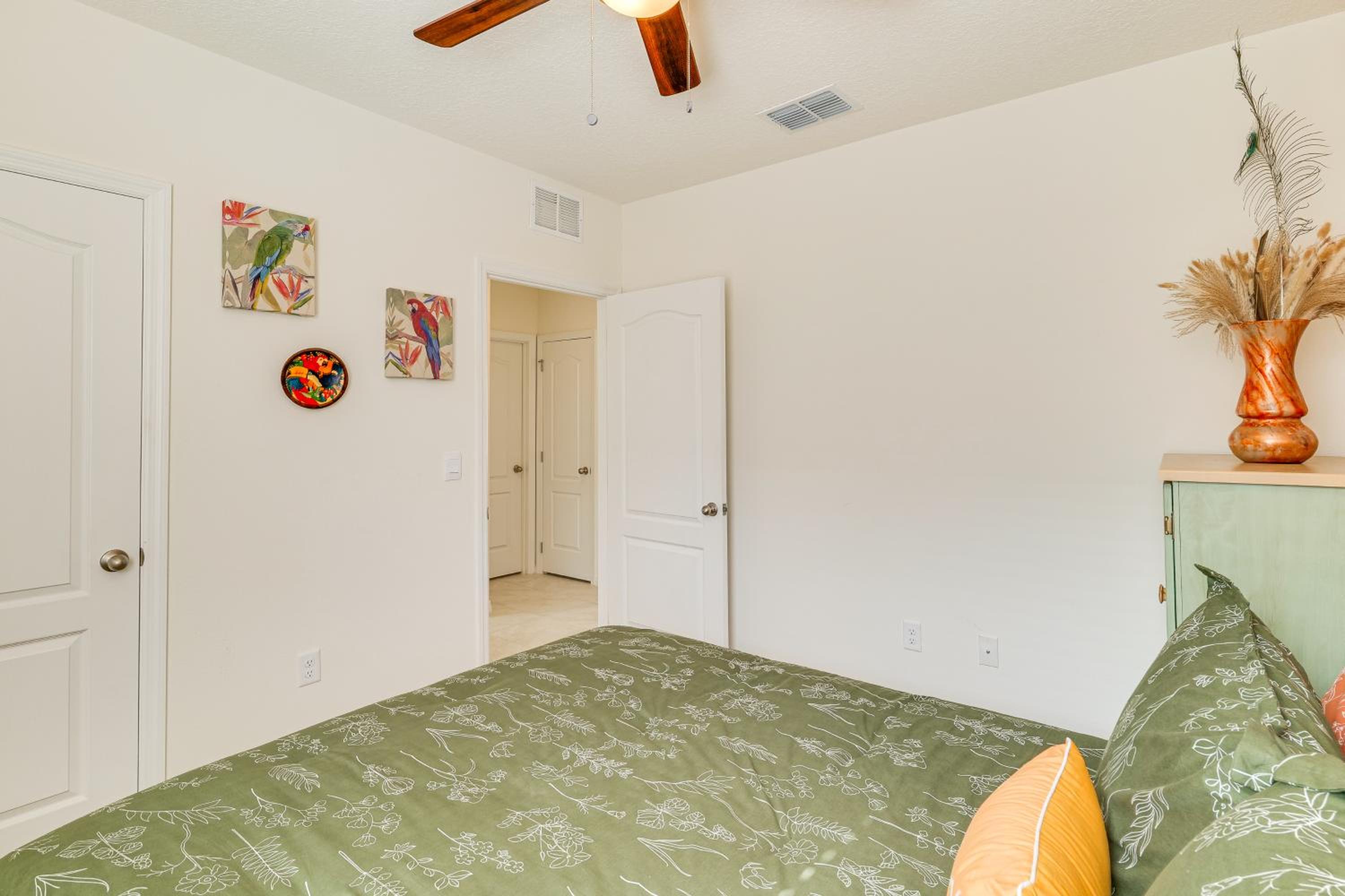 Orlando Theme Park Basecamp Family Home with Patio