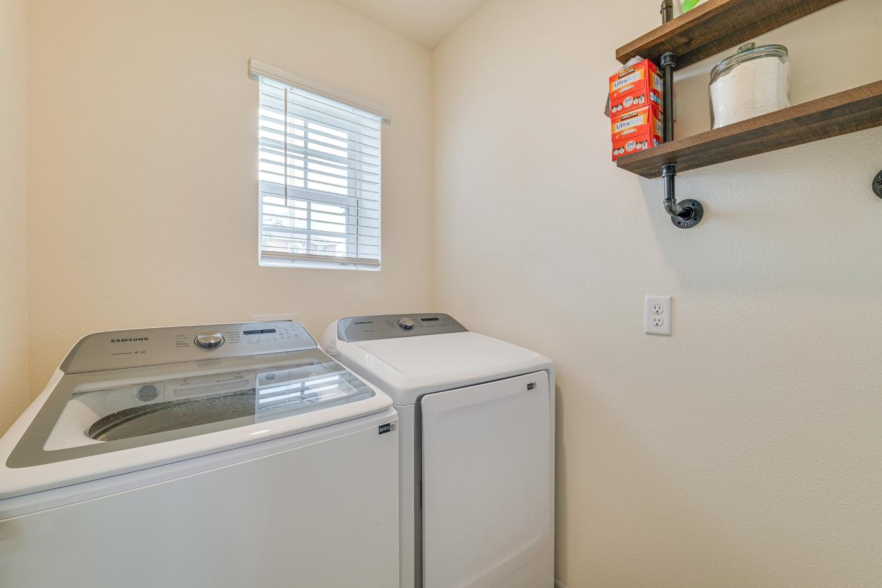 Orlando Theme Park Basecamp Family Home with Patio