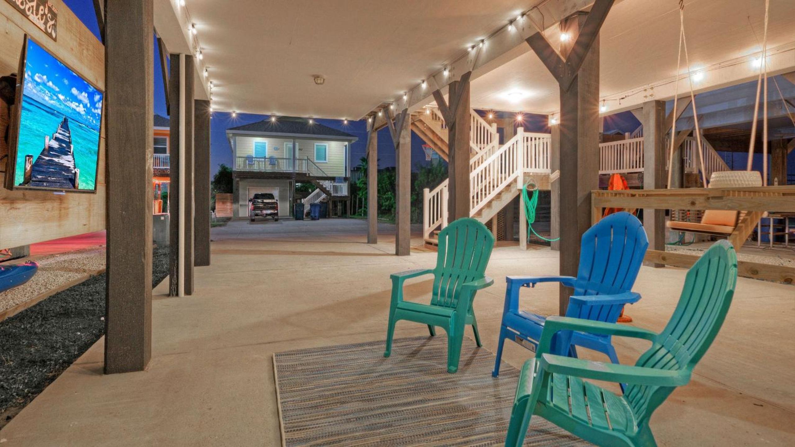 Bright Coastal Escape w Games Swing Chairs Minutes to Port A Beach Captain Kirk by AvantStay