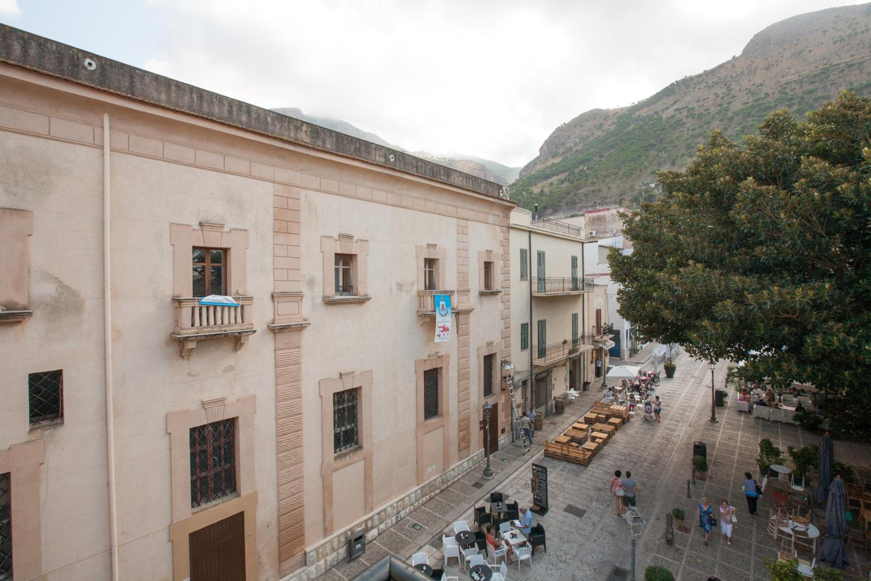 Hotel Sicilia Ovest - Domus Mariae Charming Apartments with Balcony - Image 1