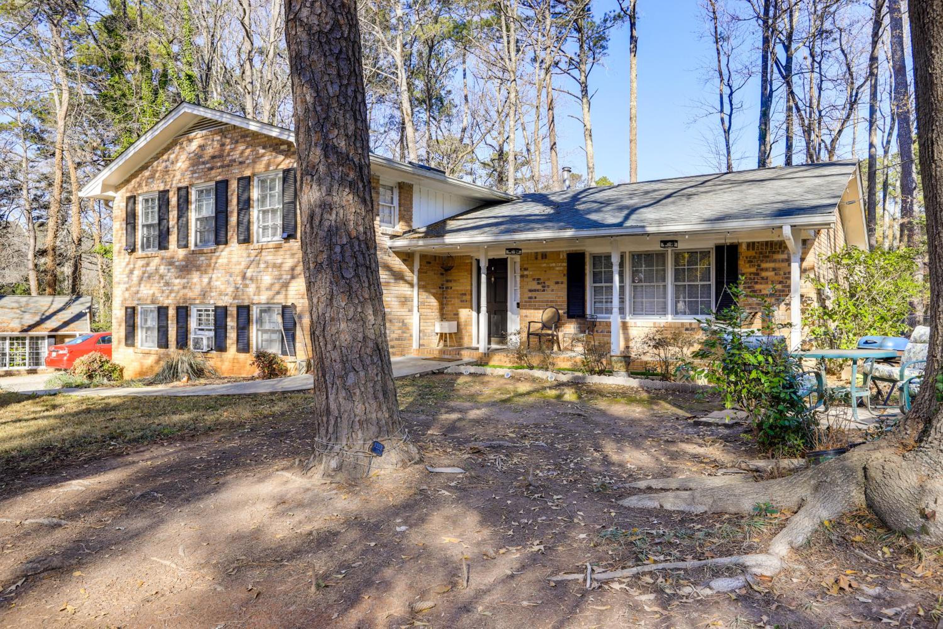 3 Mi to Stone Mountain Park Quiet Family Getaway