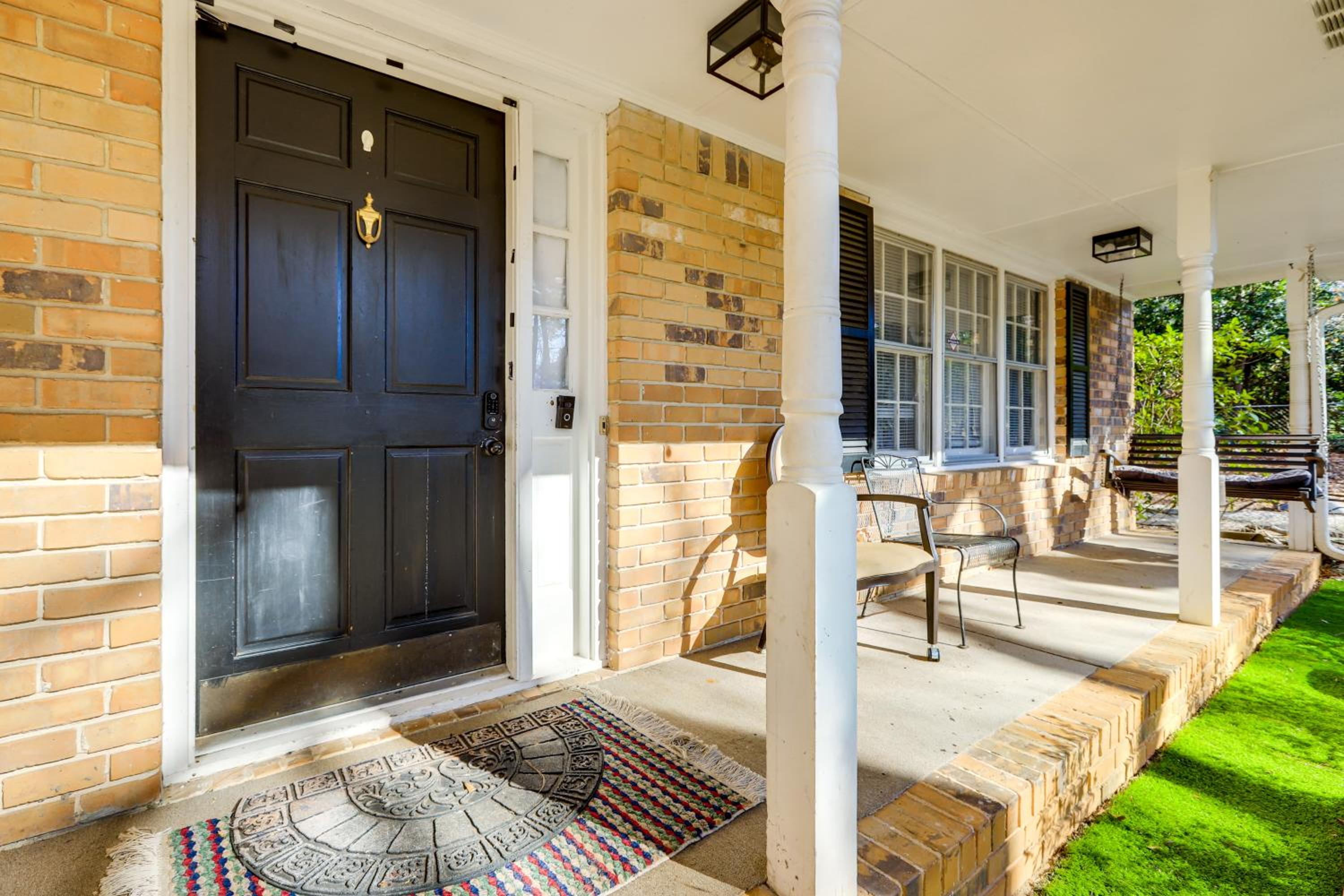 3 Mi to Stone Mountain Park Quiet Family Getaway