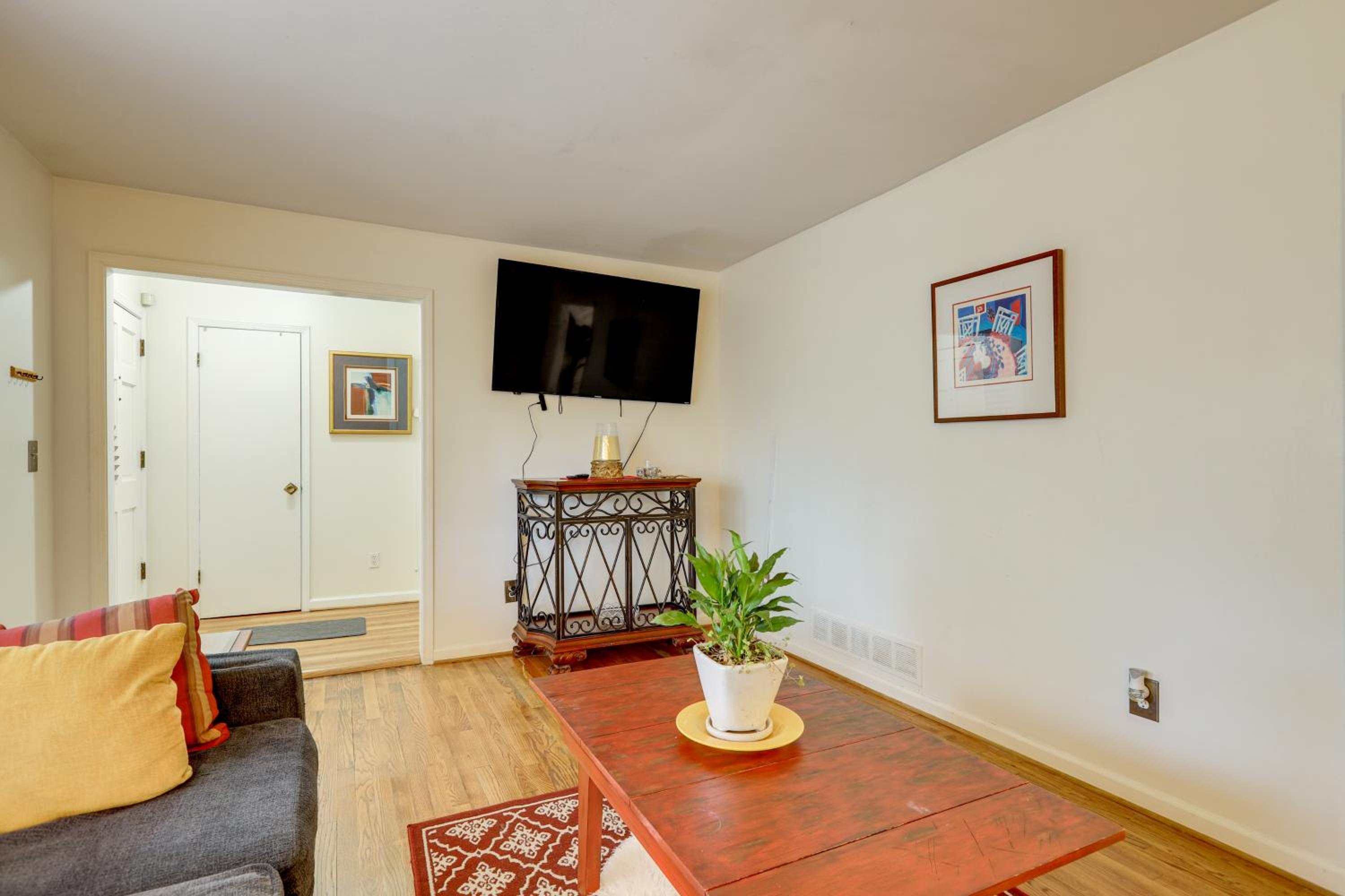 3 Mi to Stone Mountain Park Quiet Family Getaway