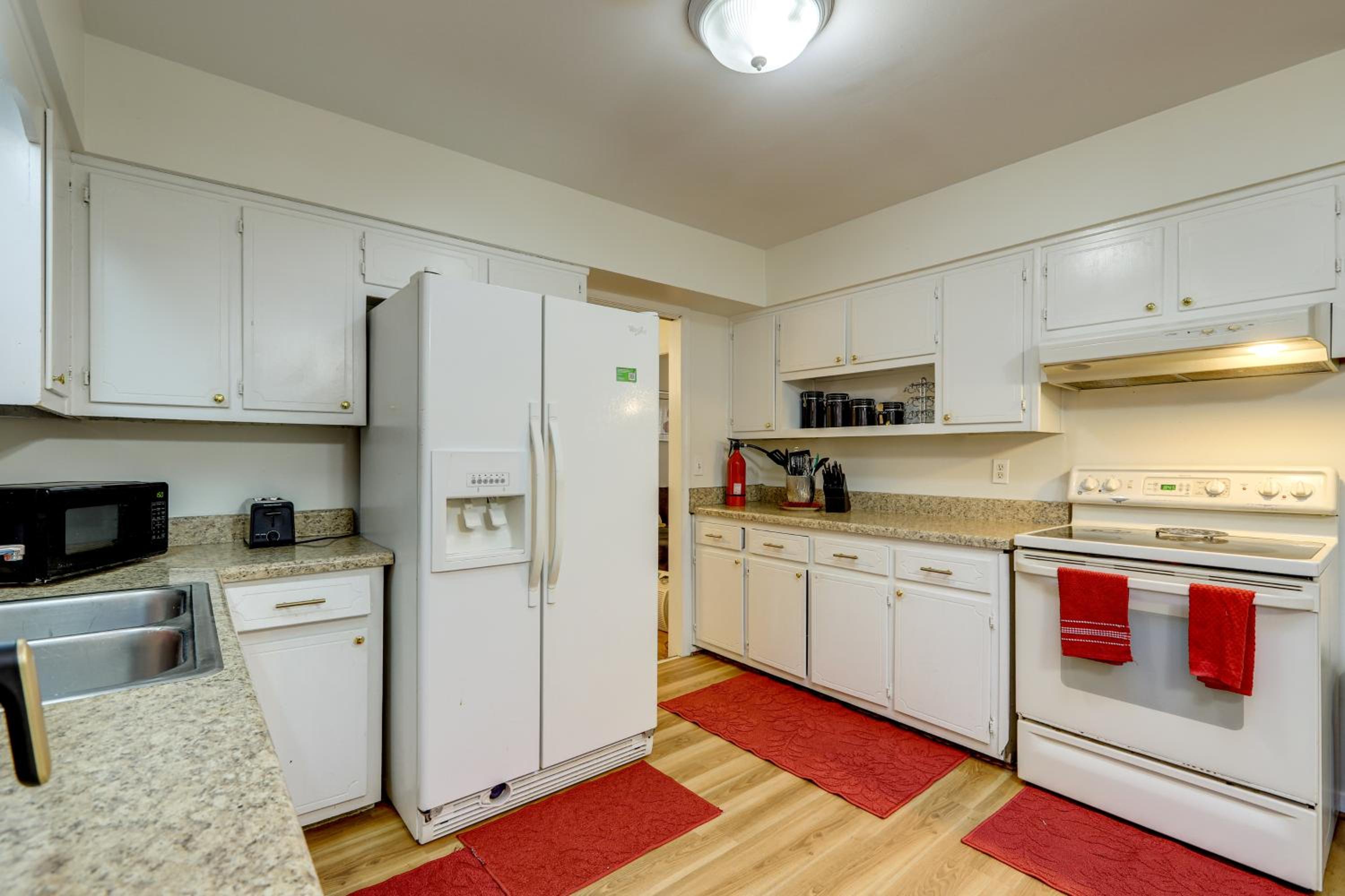 3 Mi to Stone Mountain Park Quiet Family Getaway
