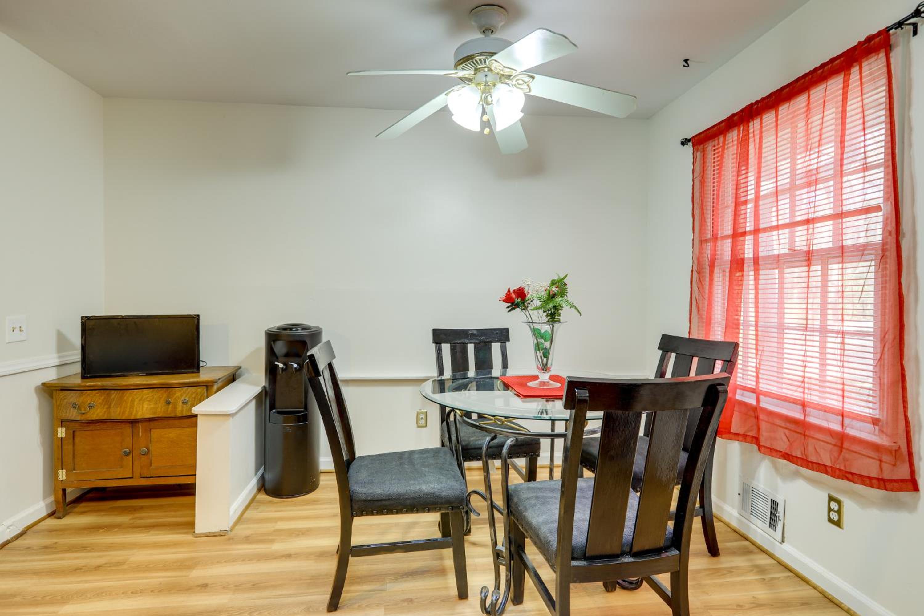 3 Mi to Stone Mountain Park Quiet Family Getaway
