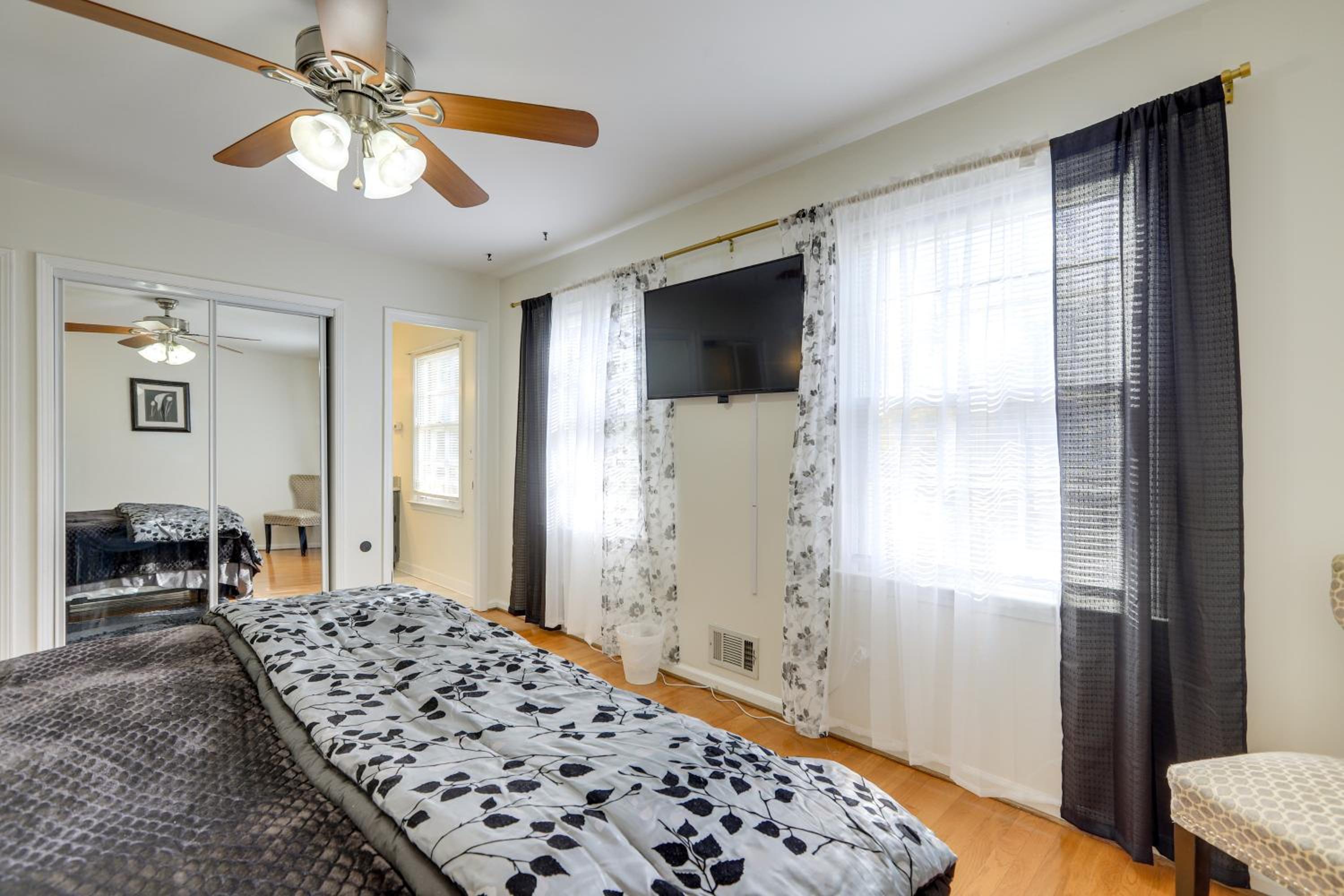3 Mi to Stone Mountain Park Quiet Family Getaway