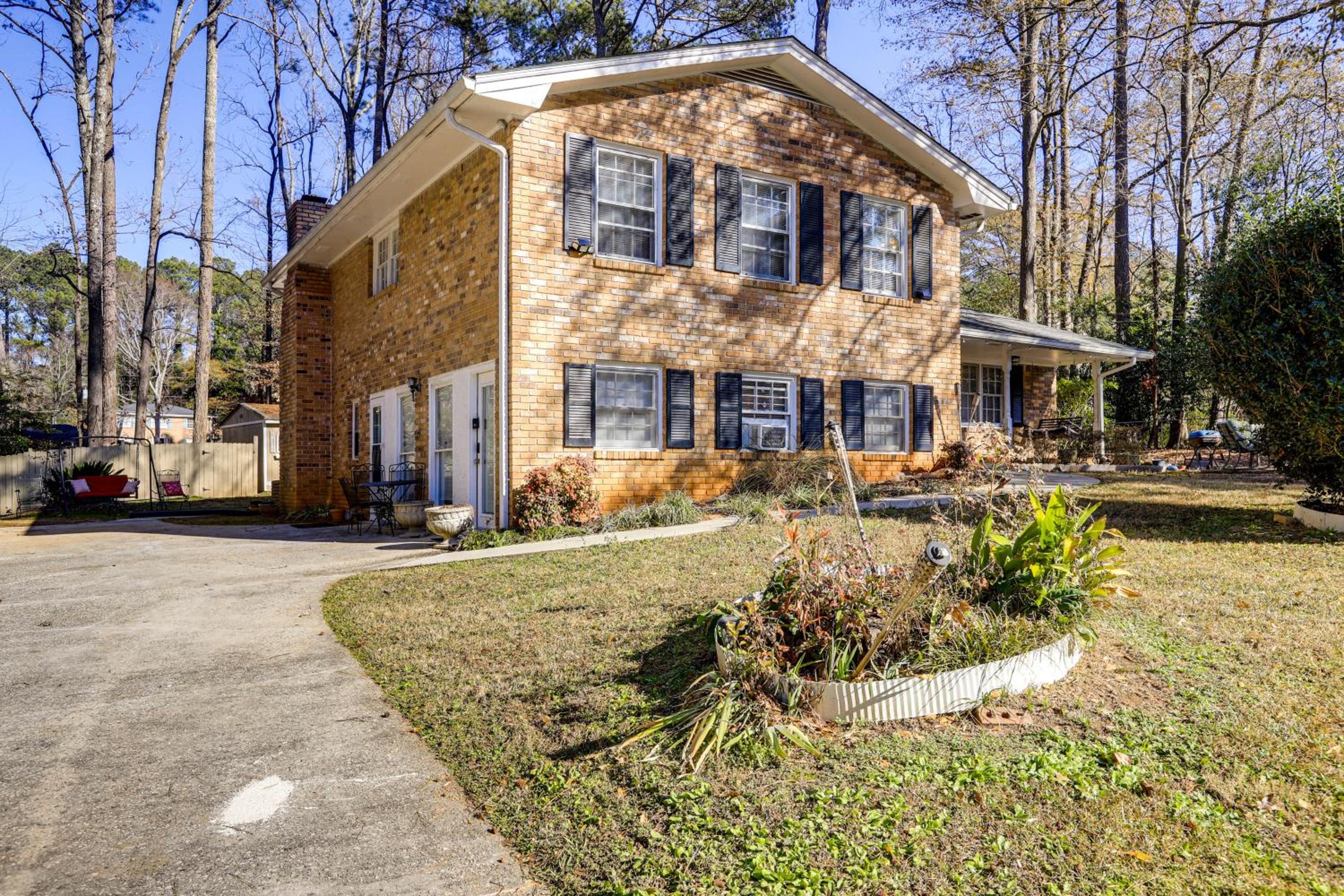 3 Mi to Stone Mountain Park Quiet Family Getaway