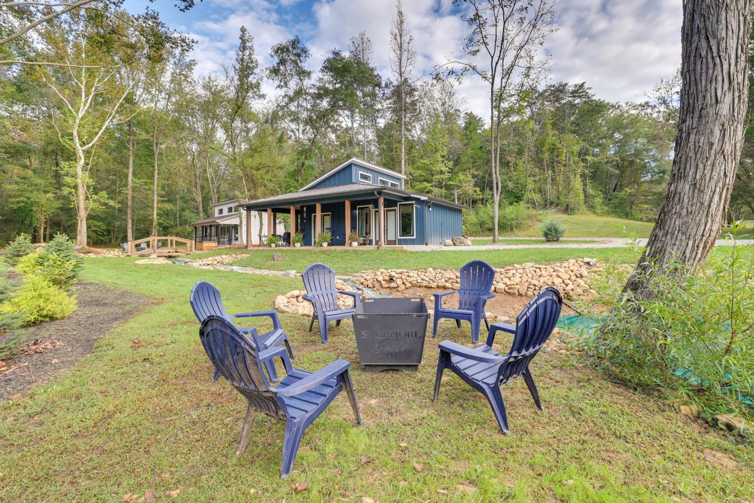 Waterfront Blue Spruce Small Home in Wildwood!