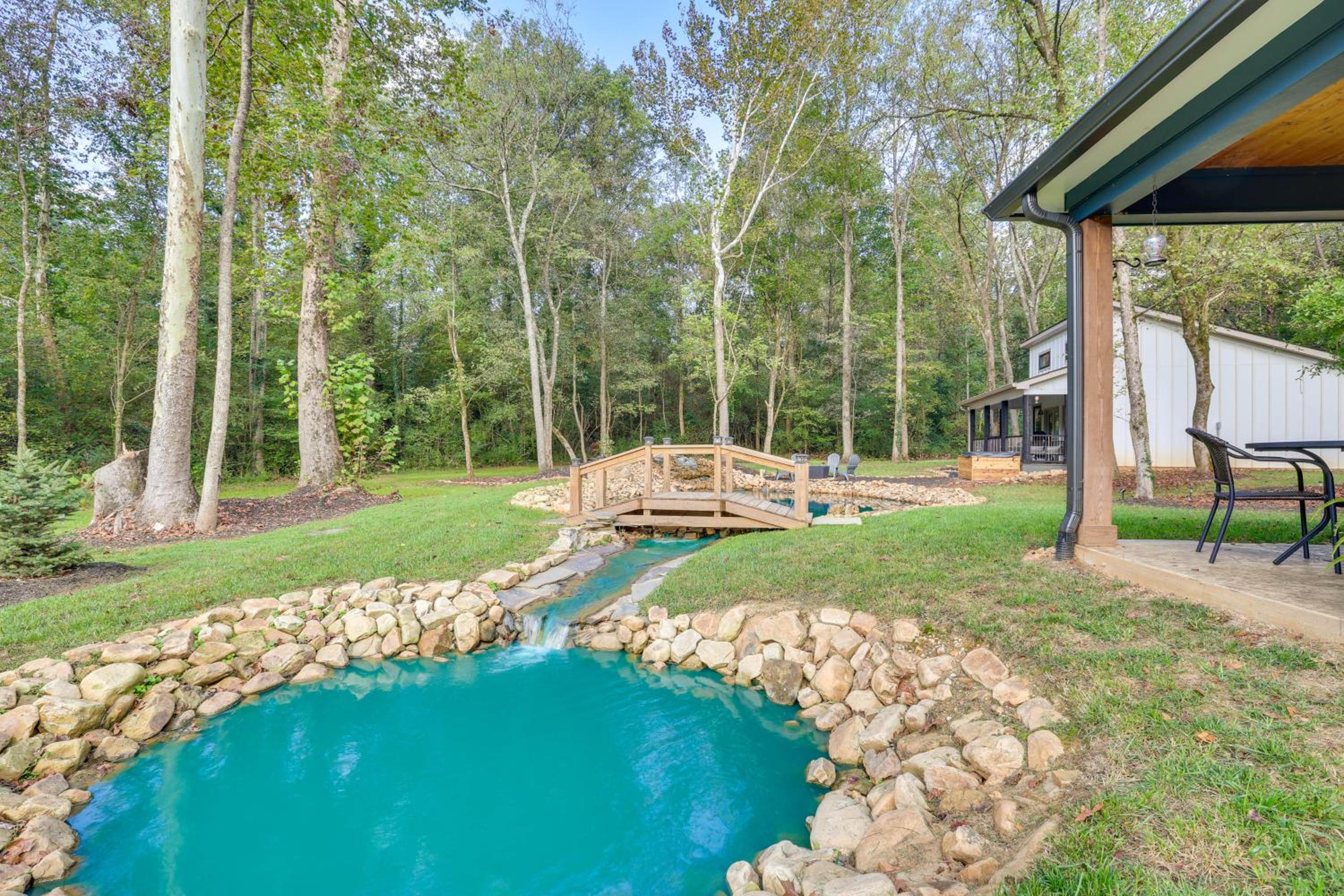 Waterfront Blue Spruce Small Home in Wildwood!