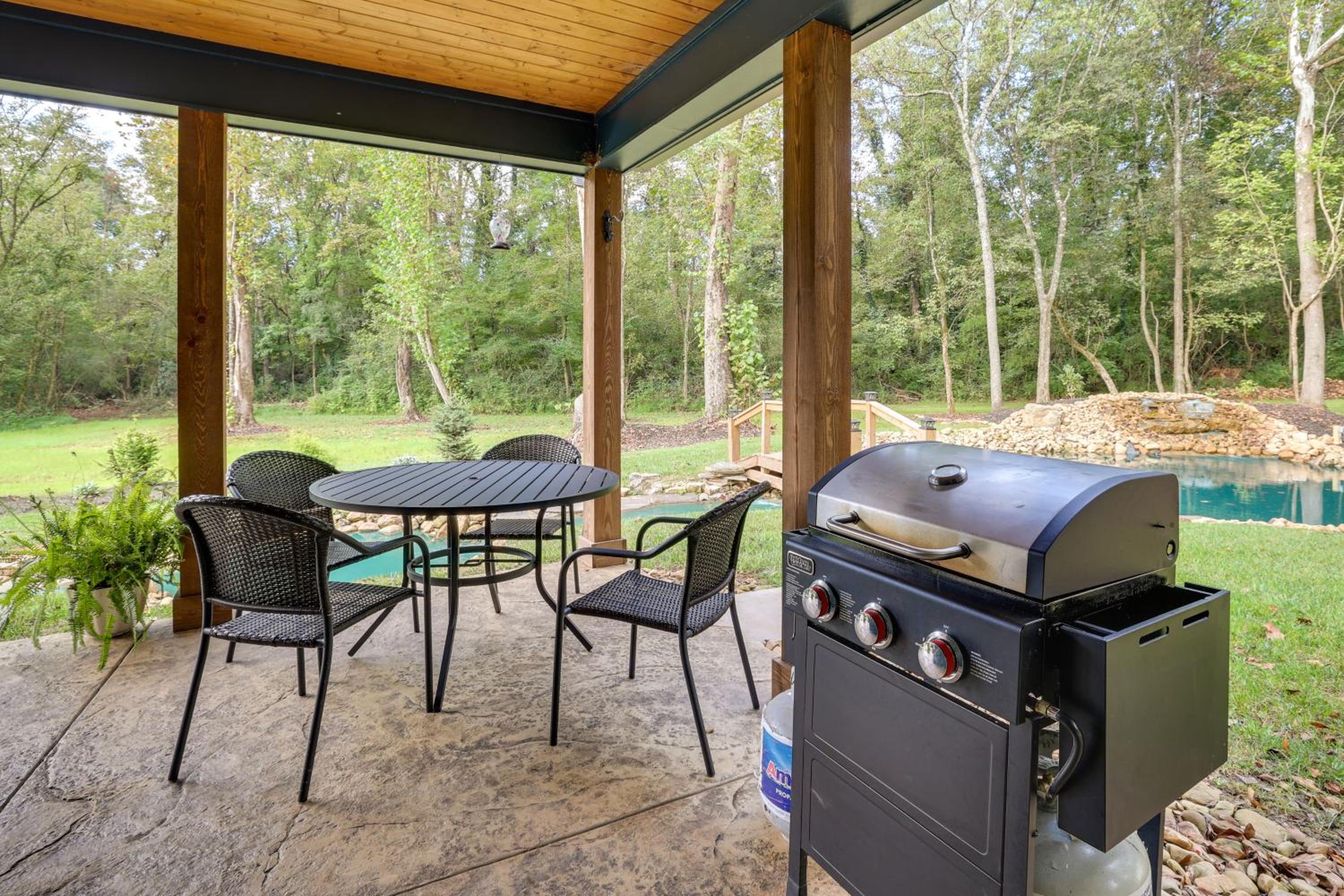 Waterfront Blue Spruce Small Home in Wildwood!