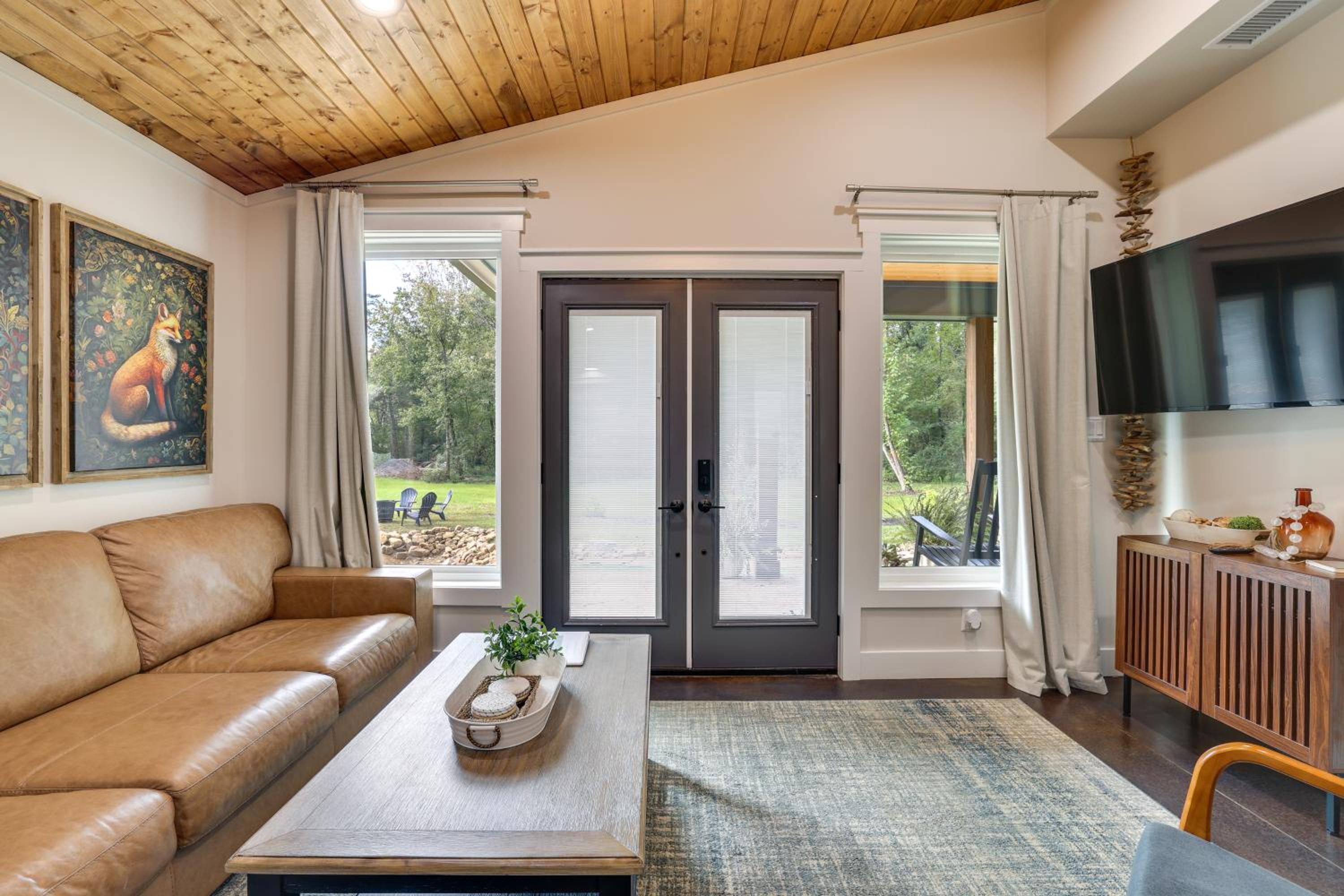 Waterfront Blue Spruce Small Home in Wildwood!