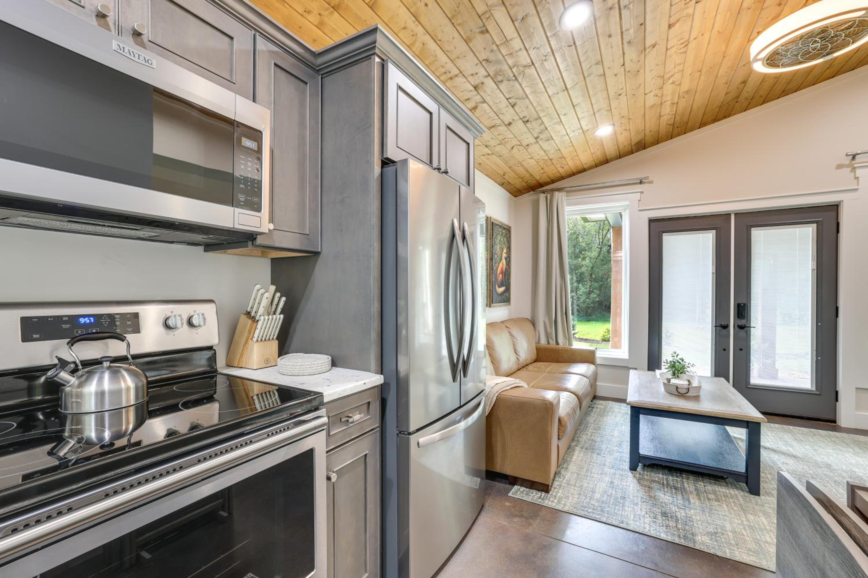 Waterfront Blue Spruce Small Home in Wildwood!