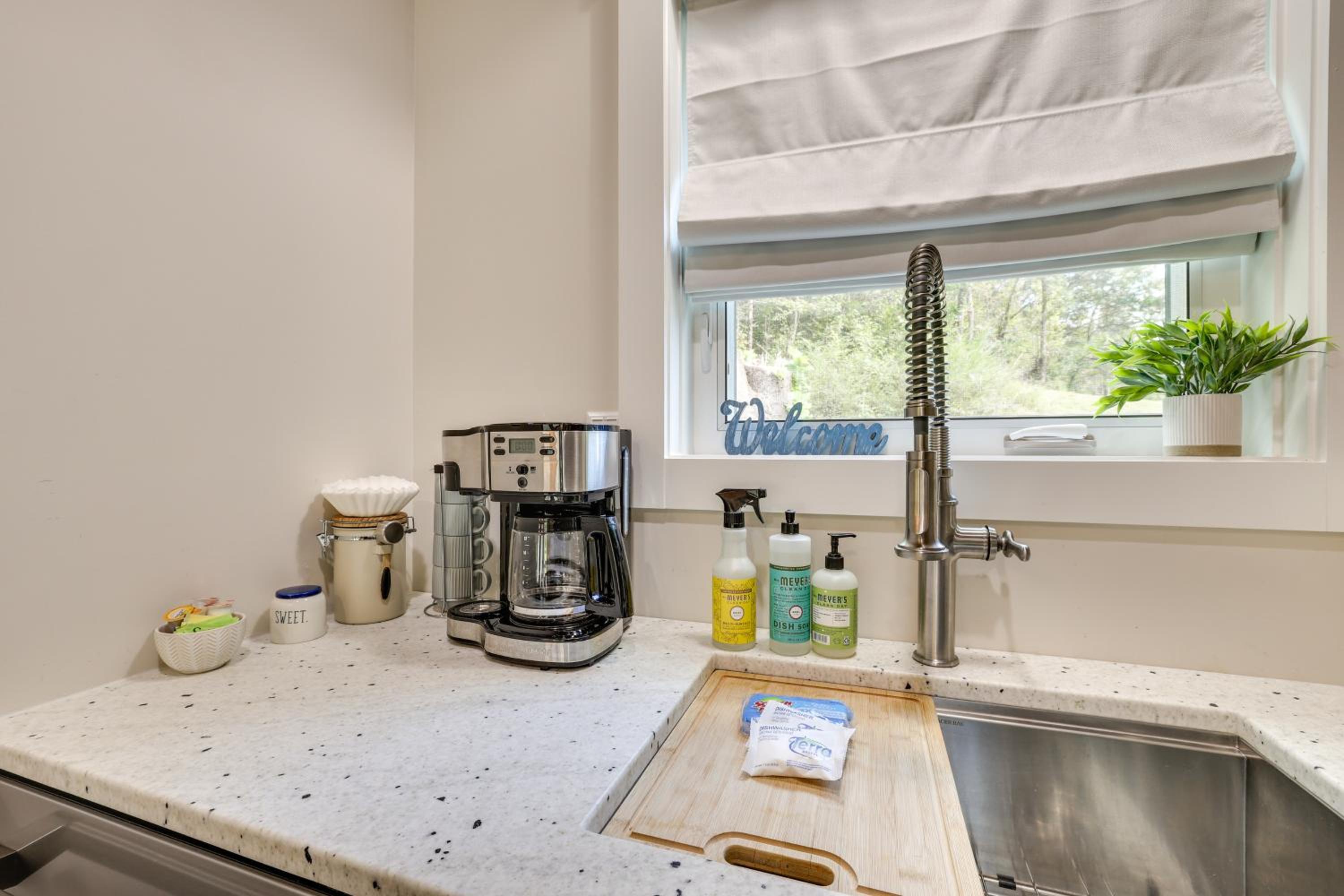 Waterfront Blue Spruce Small Home in Wildwood!