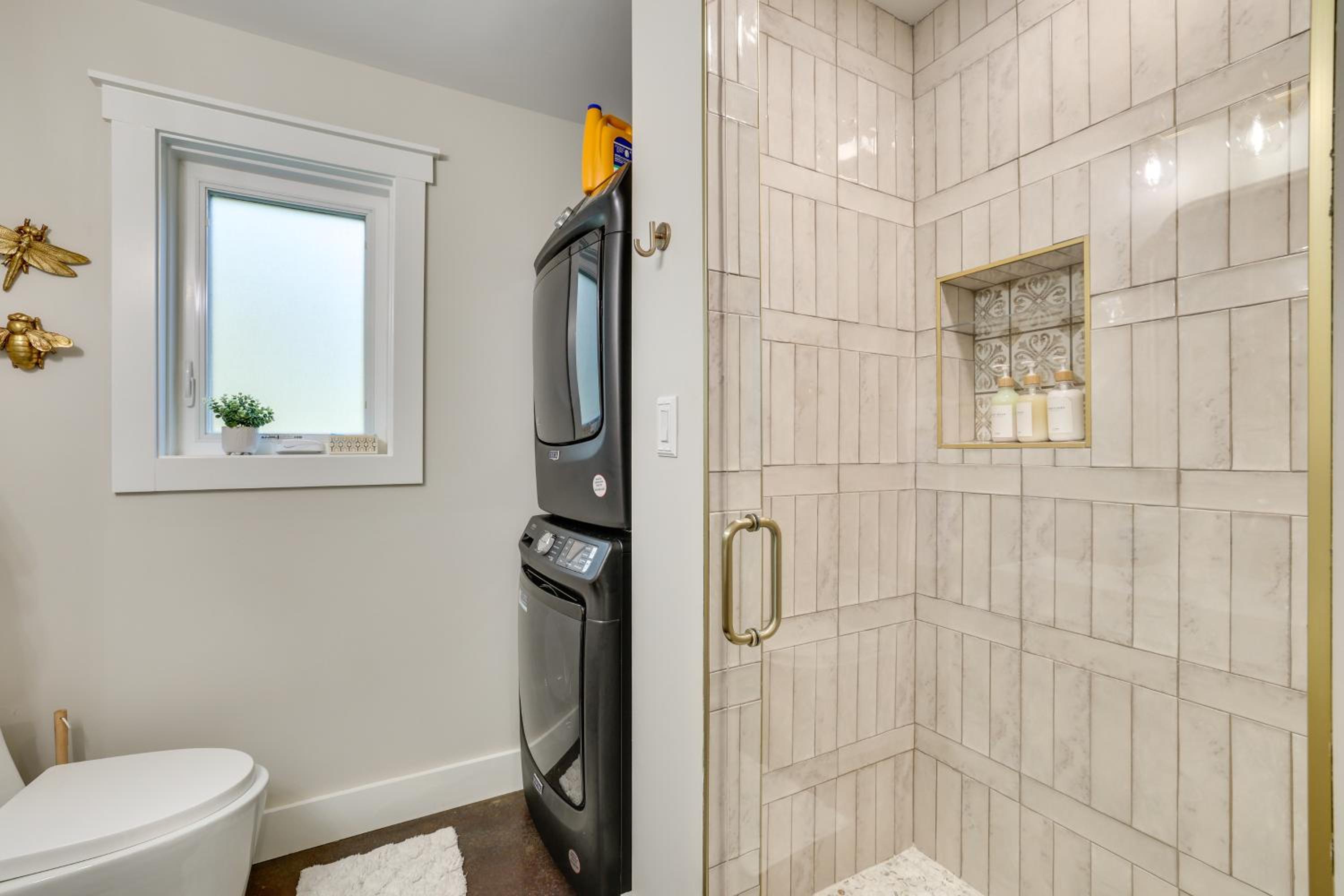 Waterfront Blue Spruce Small Home in Wildwood!