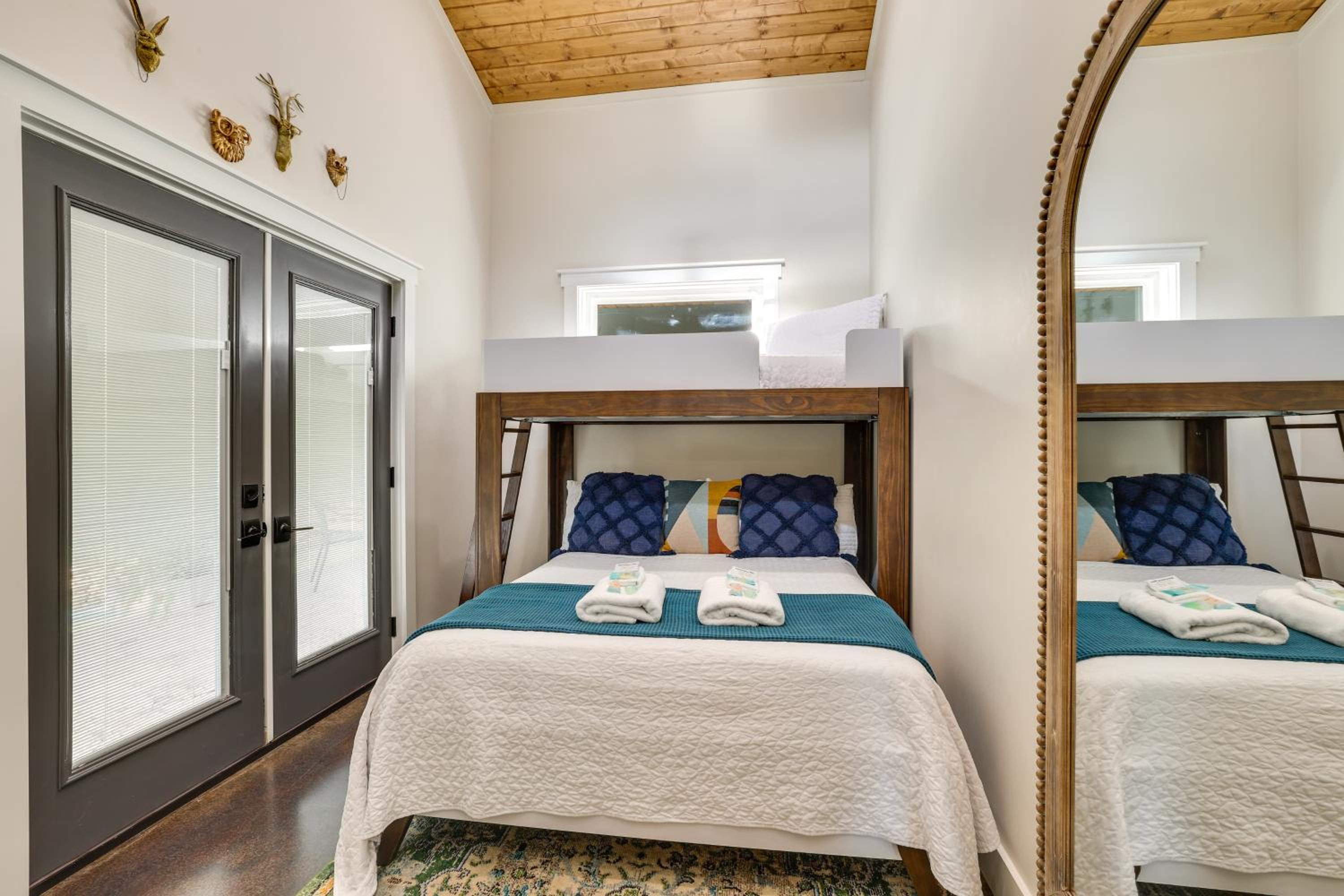 Waterfront Blue Spruce Small Home in Wildwood!