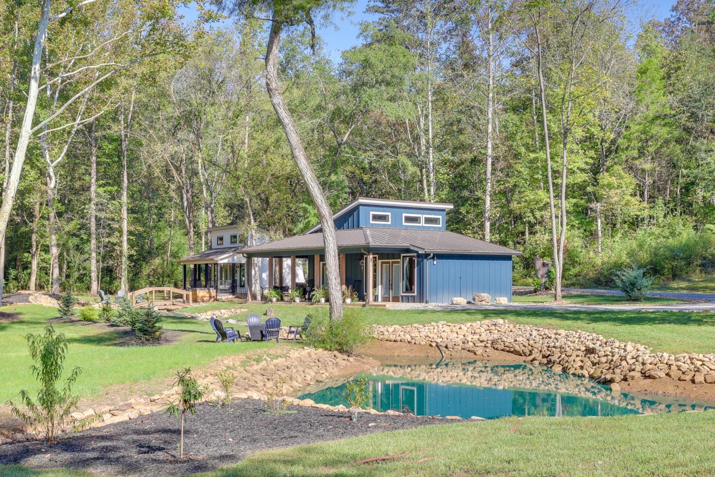 Waterfront Blue Spruce Small Home in Wildwood!