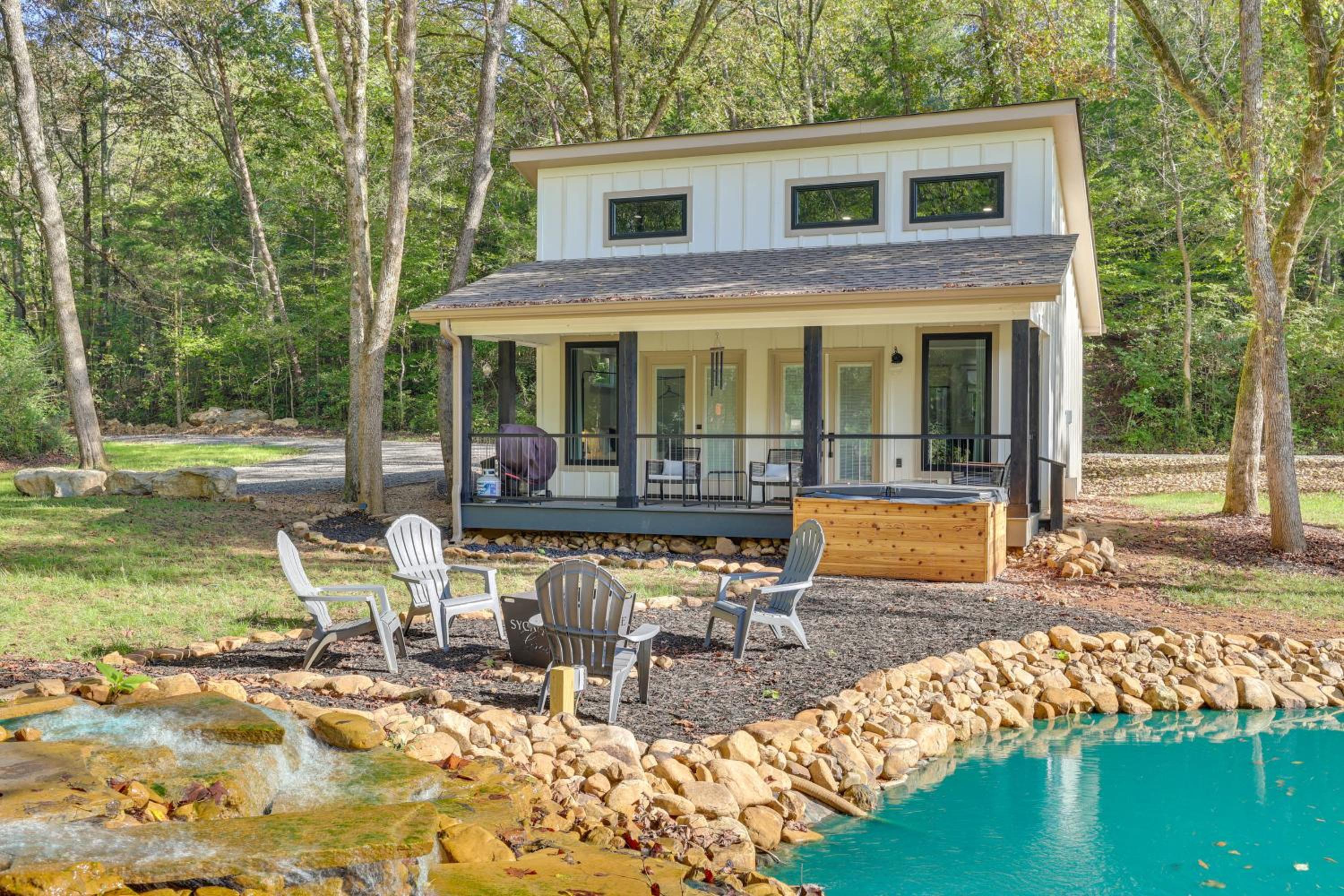 Whitewood with Hot Tub Peaceful Wildwood Retreat