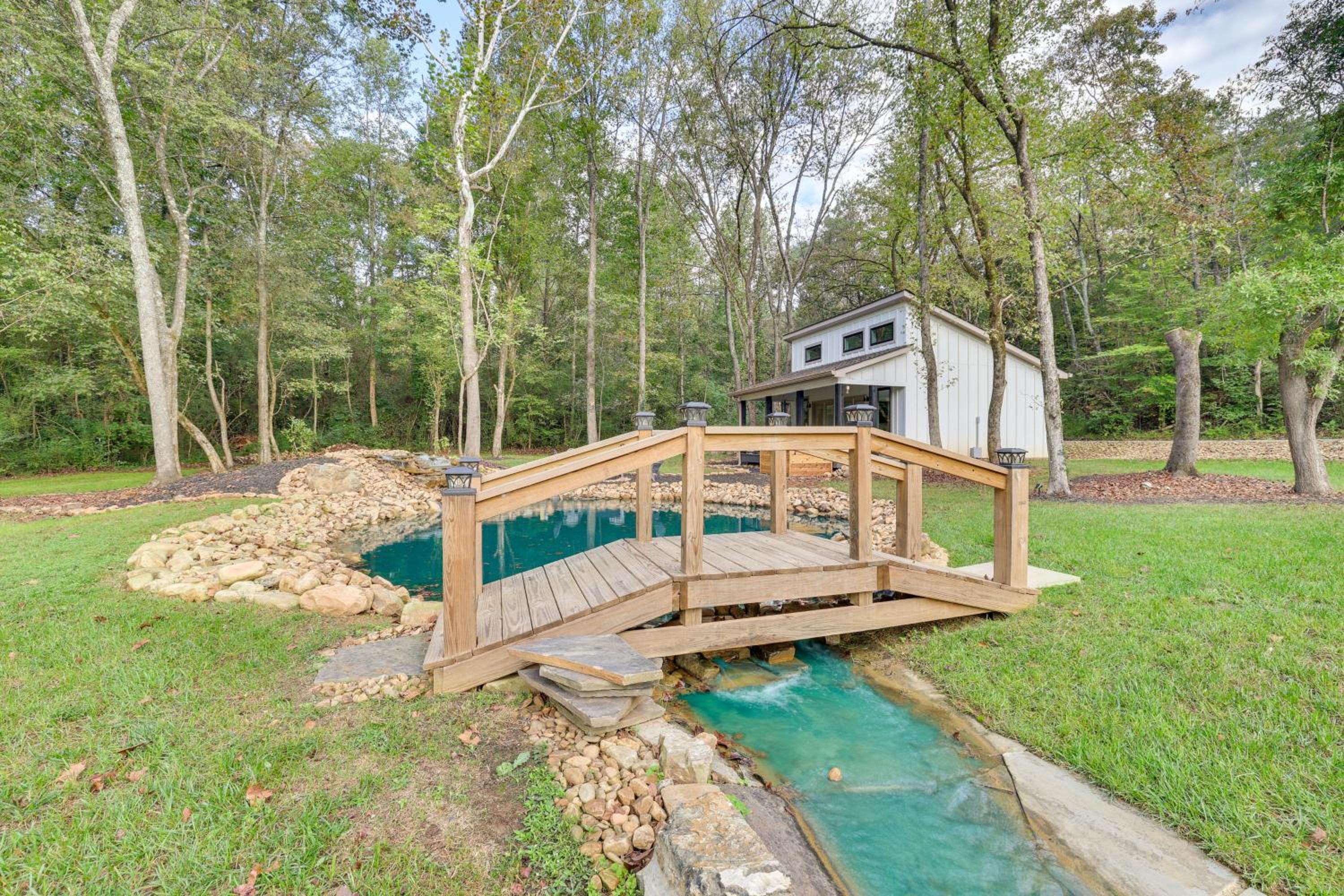 Whitewood with Hot Tub Peaceful Wildwood Retreat