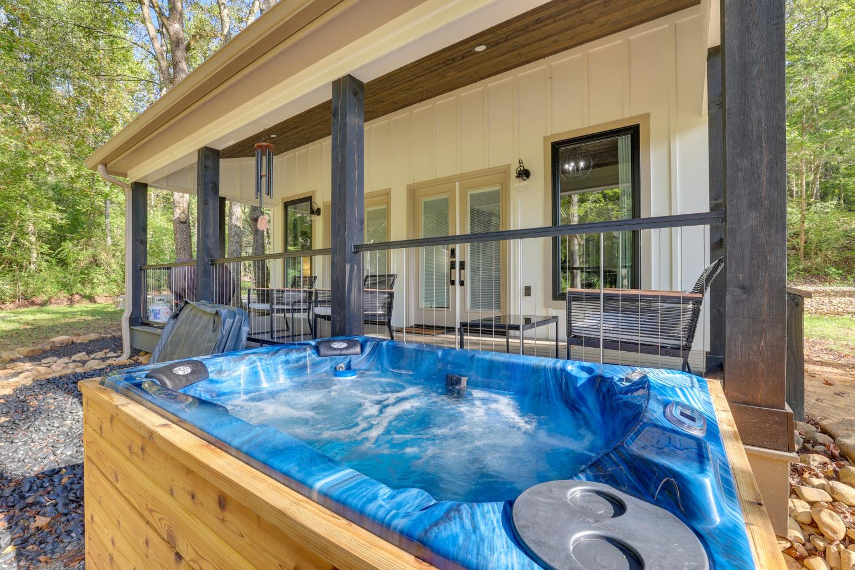 Whitewood with Hot Tub Peaceful Wildwood Retreat